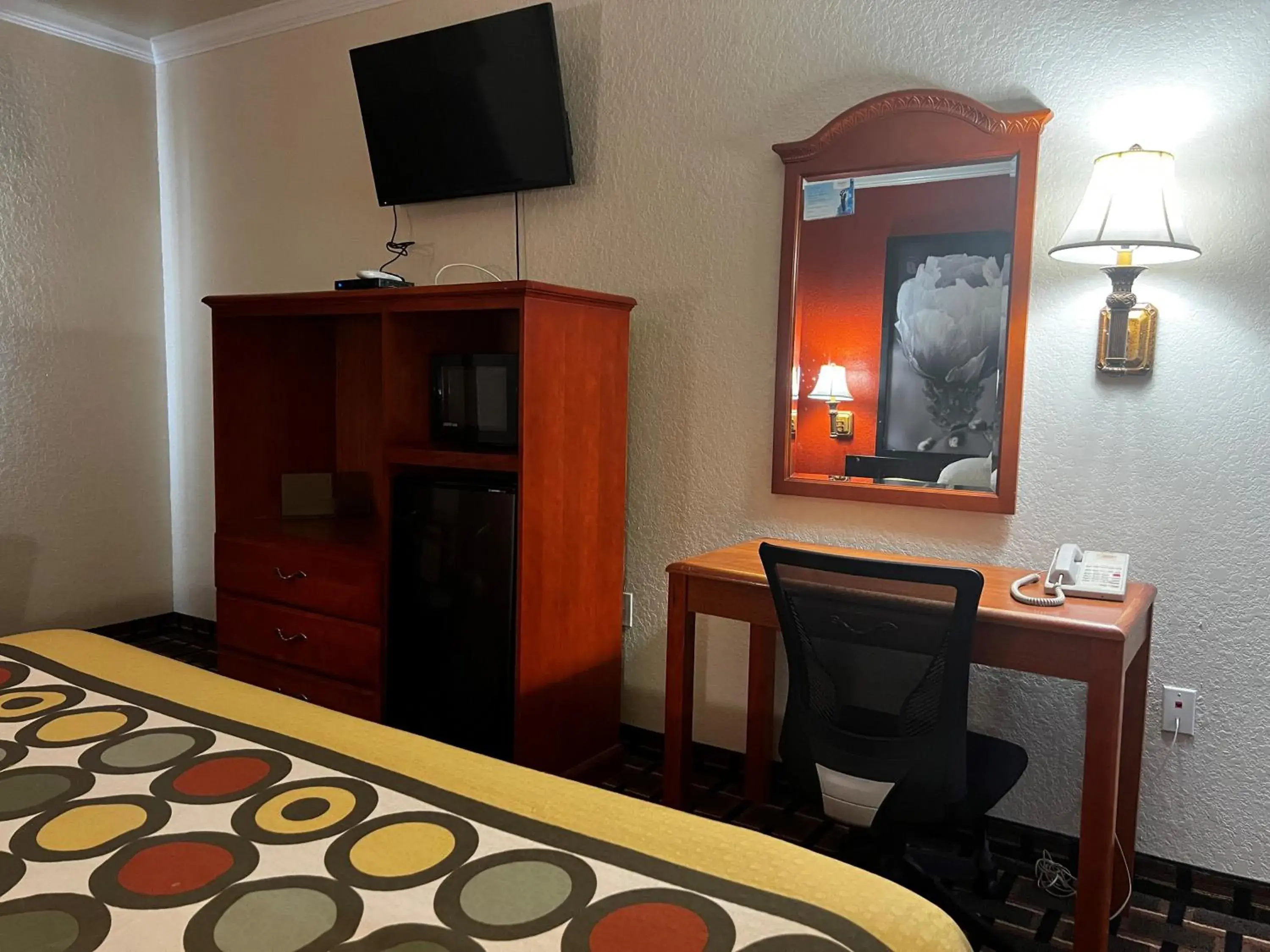 TV and multimedia, Bed in Super 8 by Wyndham Brookshire TX TV and multimedia, Bed in Super 8 by Wyndham Brookshire TX