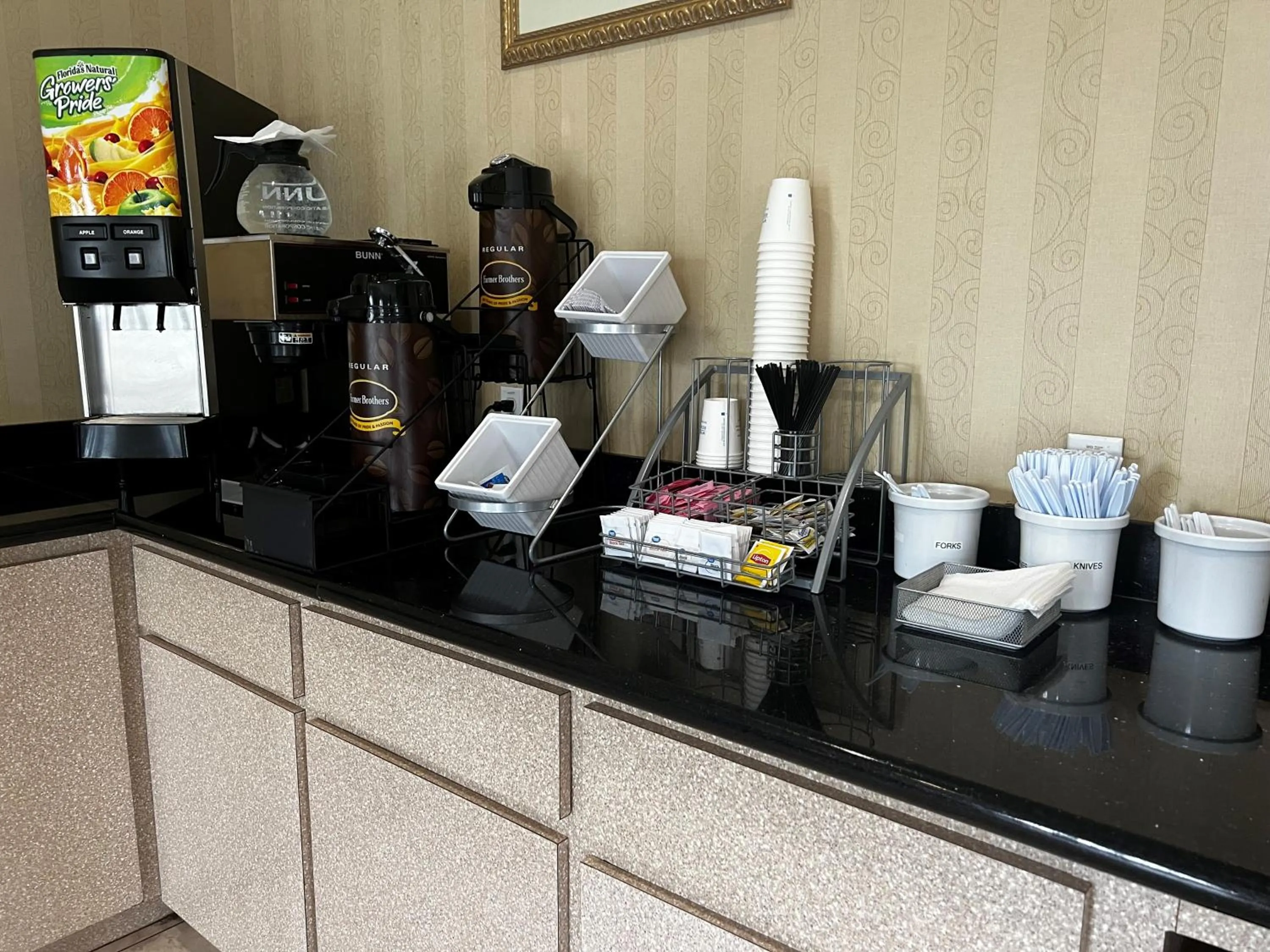 Breakfast in Super 8 by Wyndham Brookshire TX