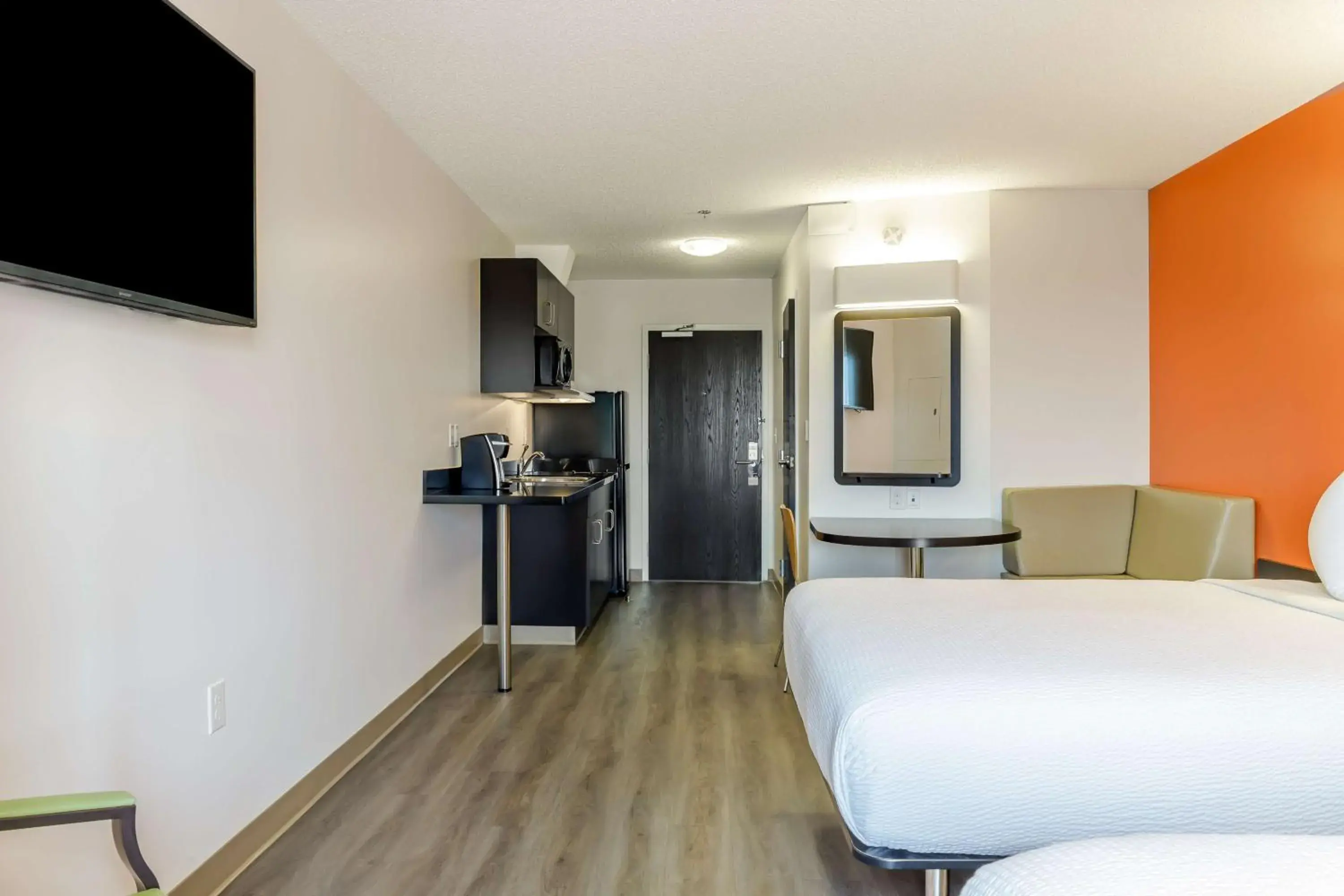 Bedroom, Bed in Motel 6-Headingley, MB - Winnipeg West Bedroom, Bed in Motel 6-Headingley, MB - Winnipeg West