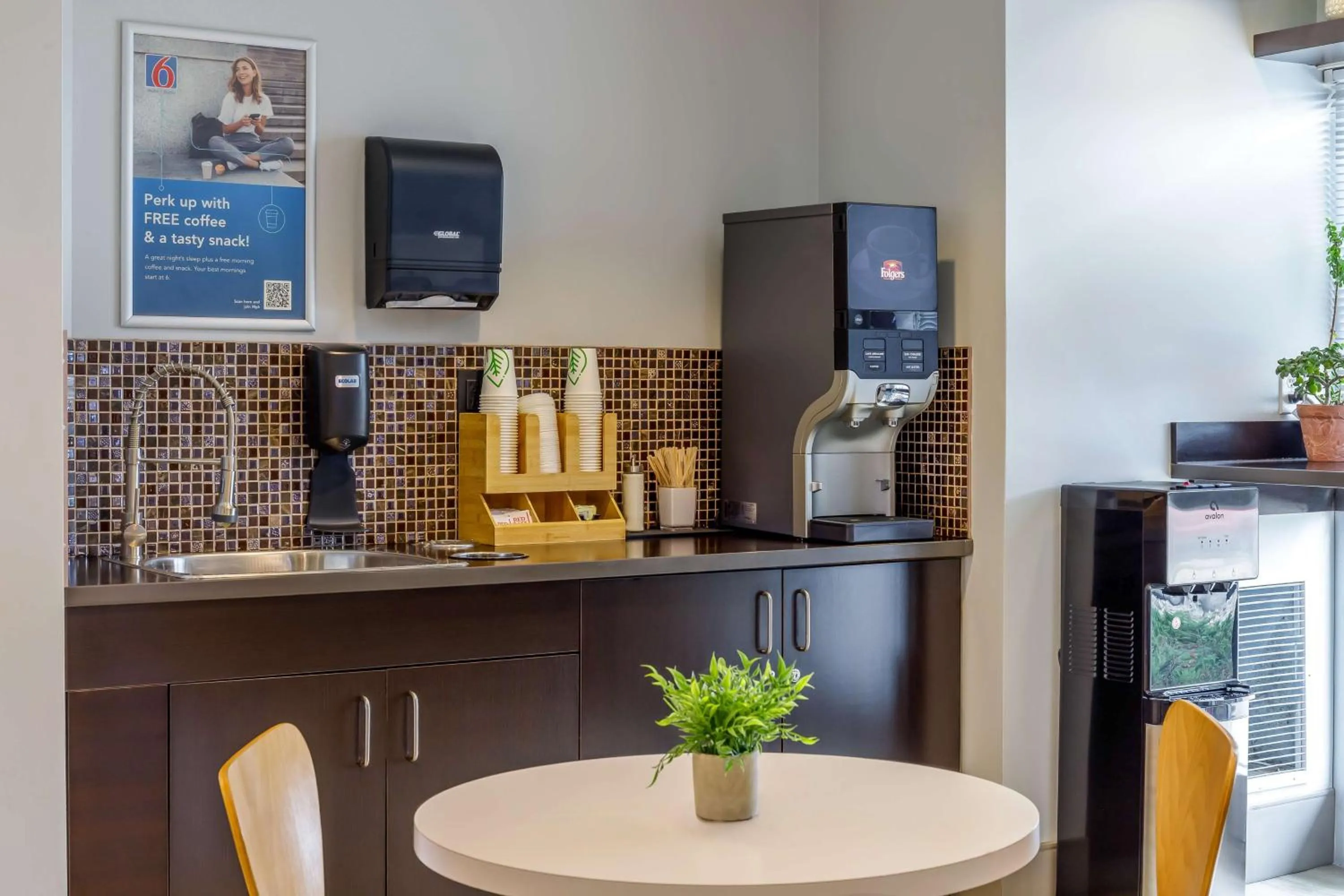 Property building in Motel 6-Headingley, MB - Winnipeg West