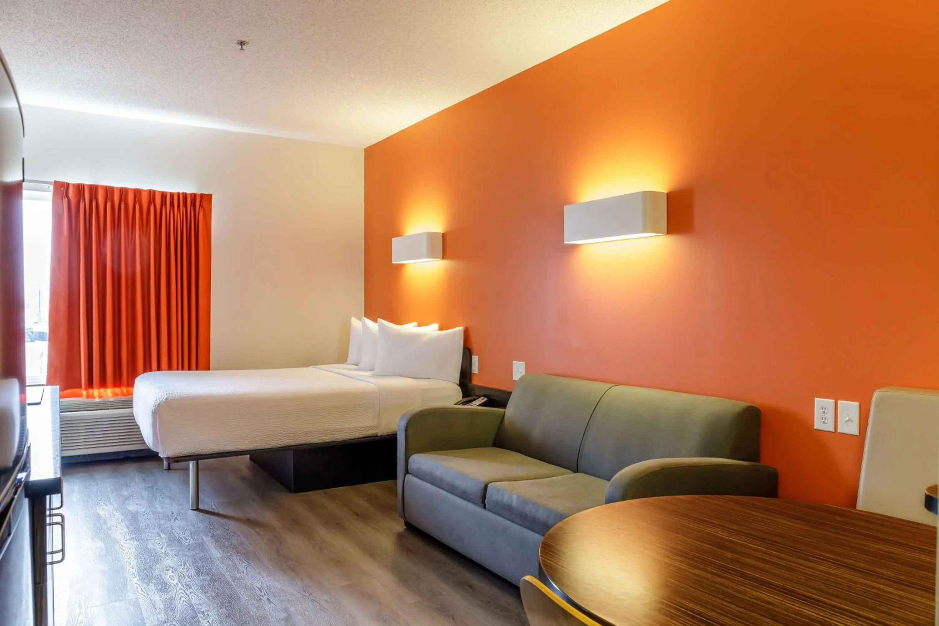 Bedroom, Bed in Motel 6-Headingley, MB - Winnipeg West