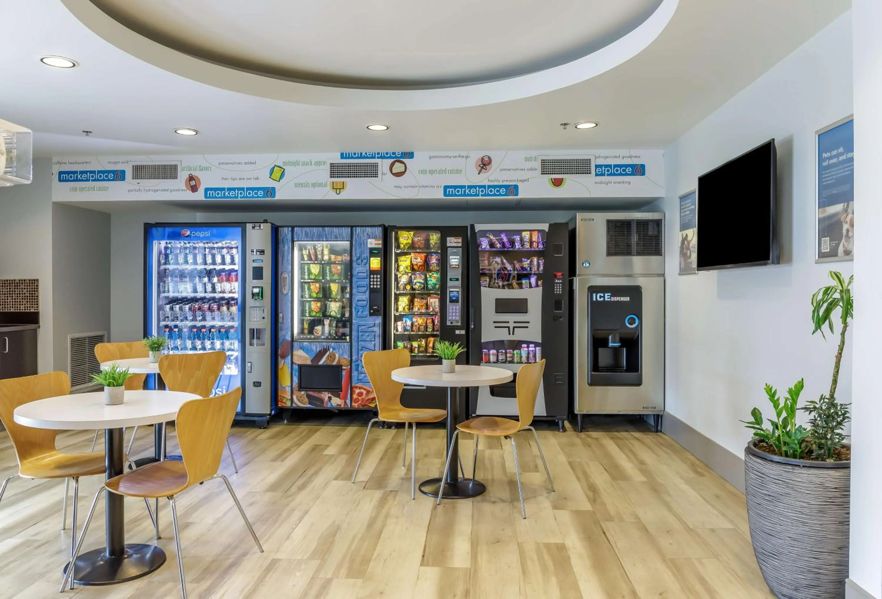 Property building in Motel 6-Headingley, MB - Winnipeg West