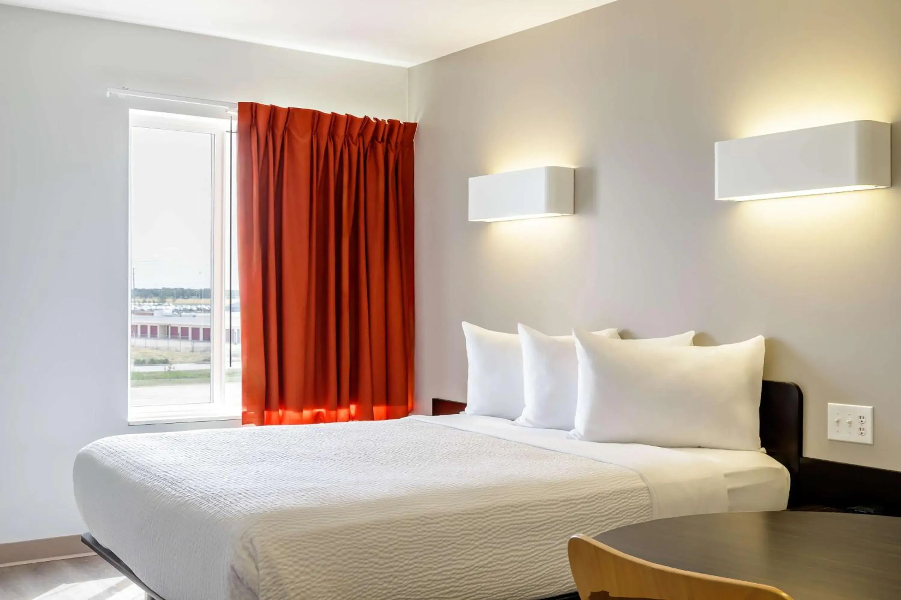 Bedroom, Bed in Motel 6-Headingley, MB - Winnipeg West Bedroom, Bed in Motel 6-Headingley, MB - Winnipeg West