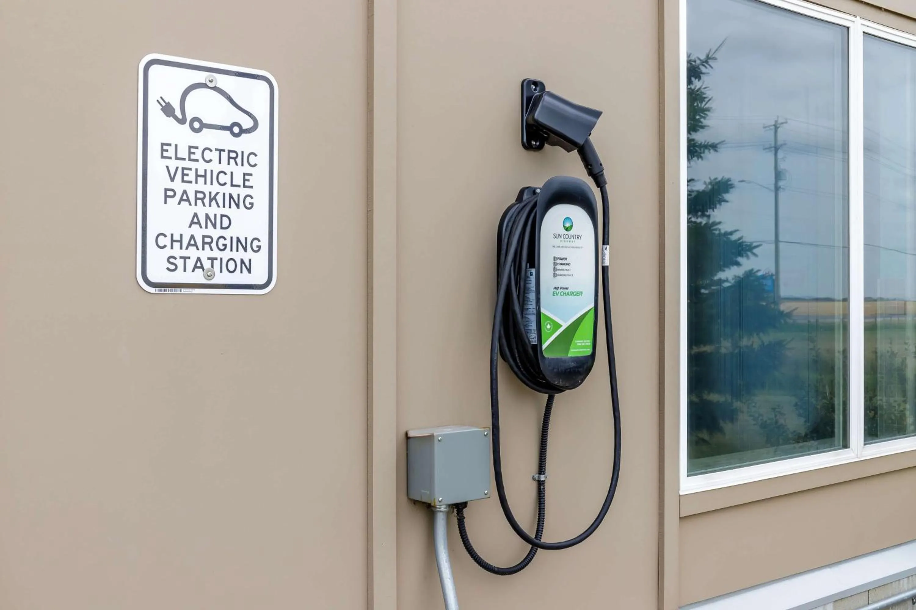 Property building in Motel 6-Headingley, MB - Winnipeg West