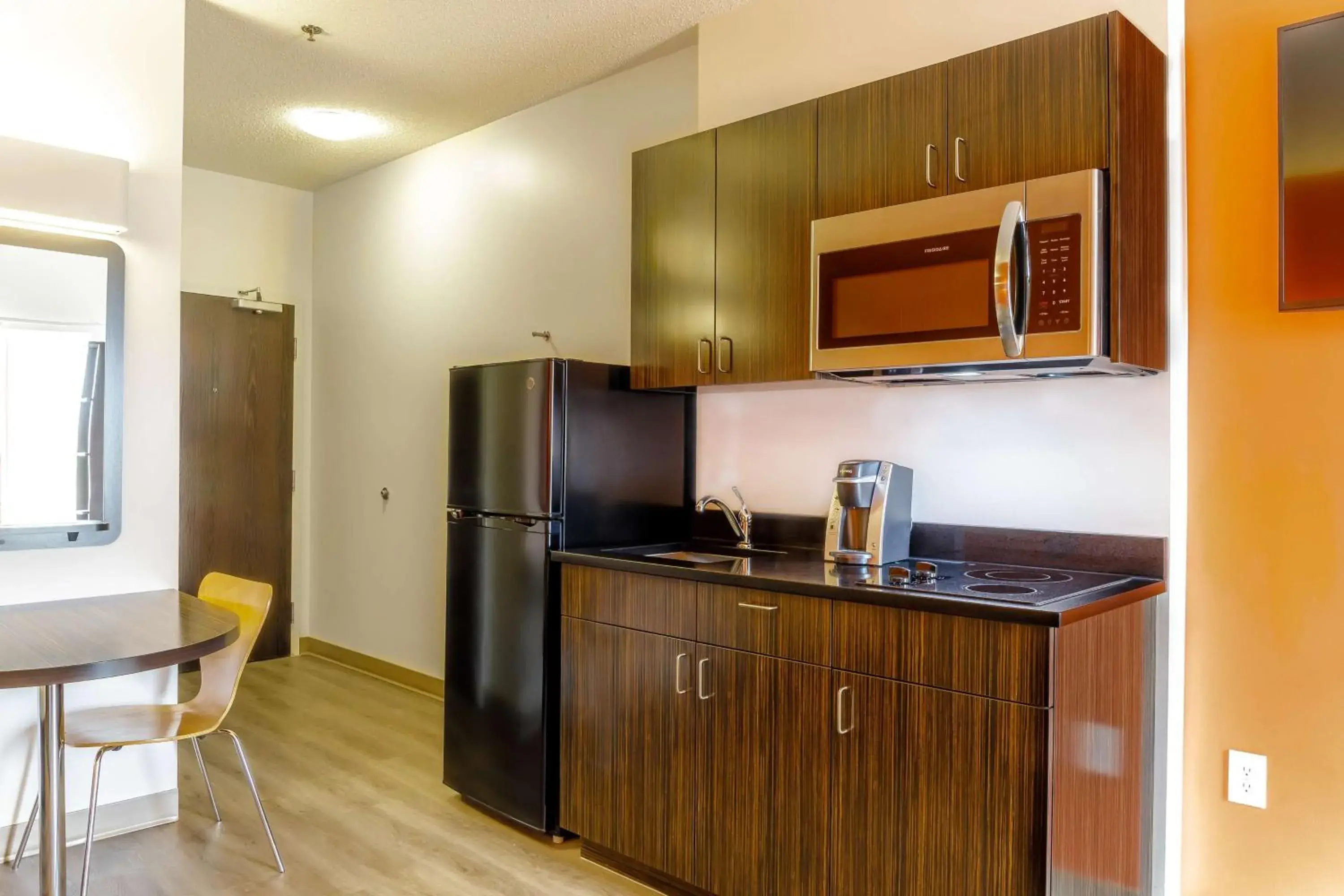 Bedroom in Motel 6-Headingley, MB - Winnipeg West Bedroom in Motel 6-Headingley, MB - Winnipeg West