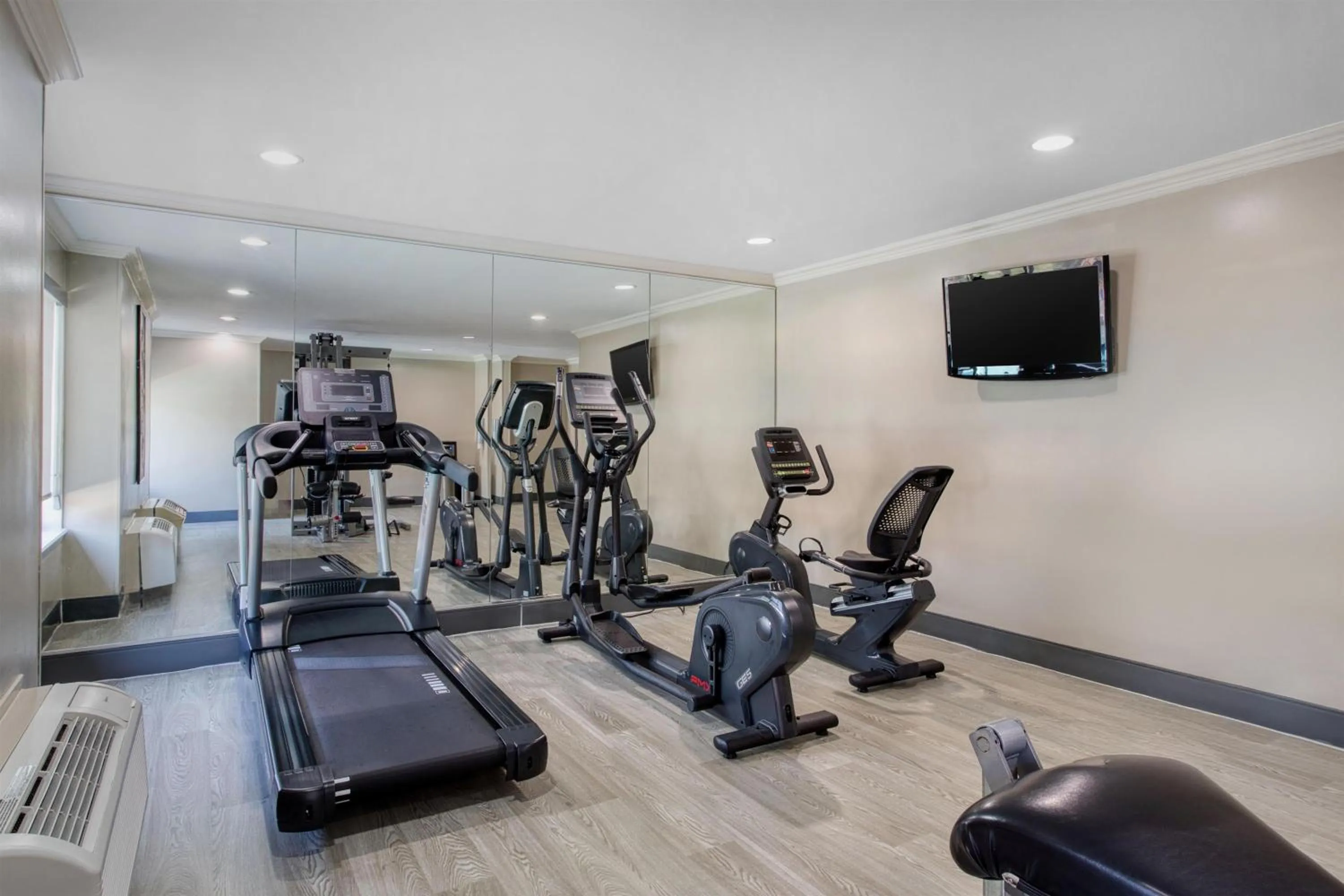 Fitness centre/facilities in Best Western Webster Hotel, NASA