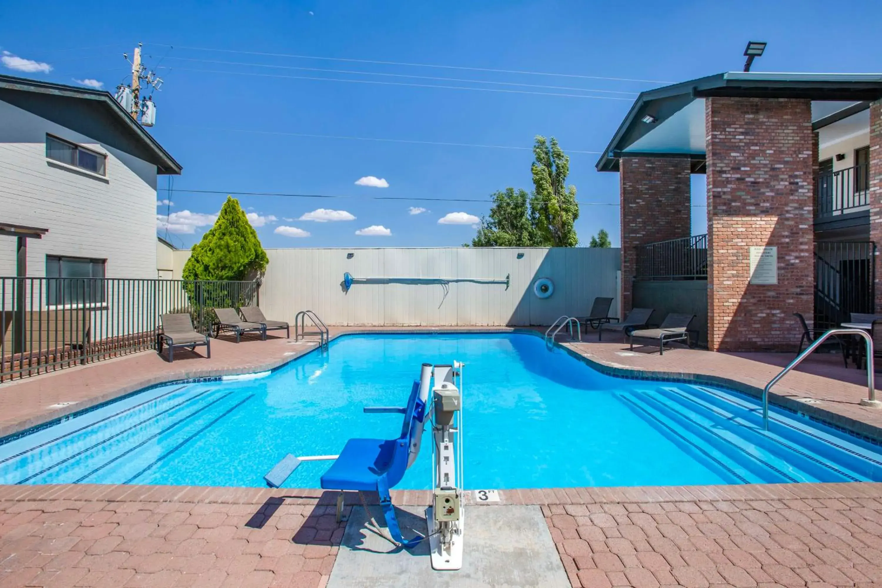 Pool view in Best Western Arizonian Inn Pool view in Best Western Arizonian Inn
