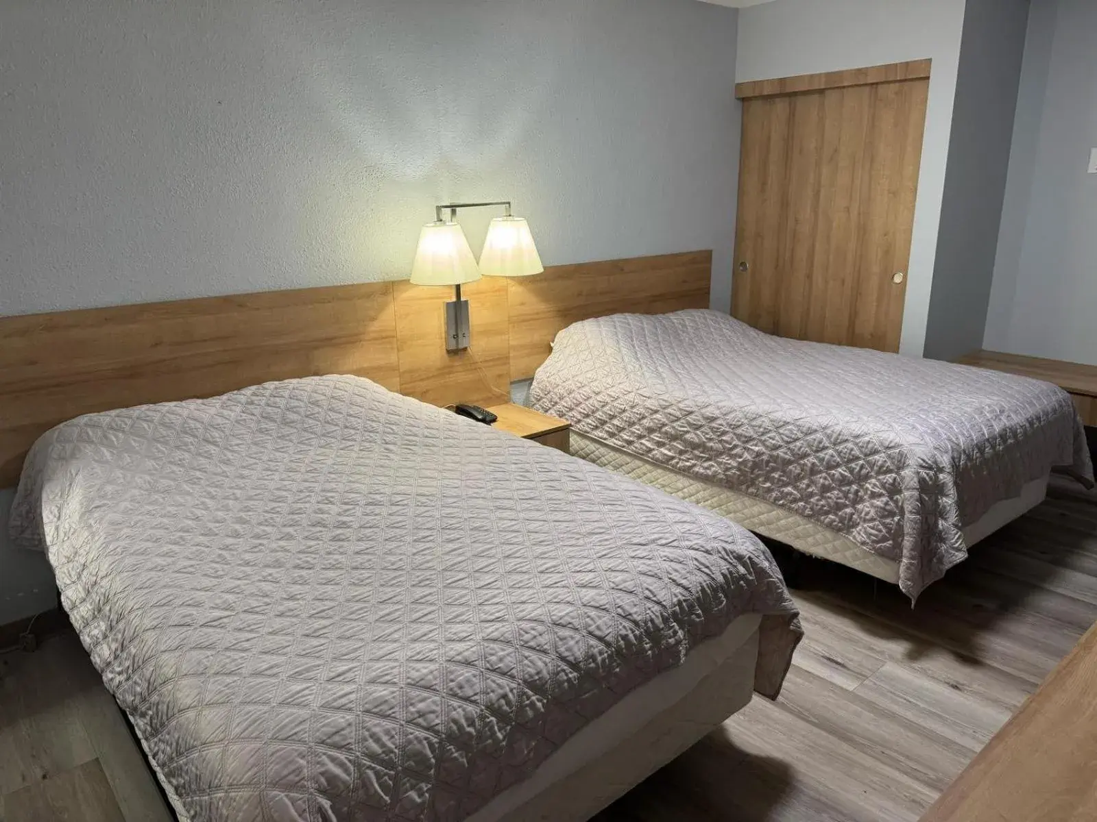 Superior Double Room in The Cavalier Inn Superior Double Room in The Cavalier Inn