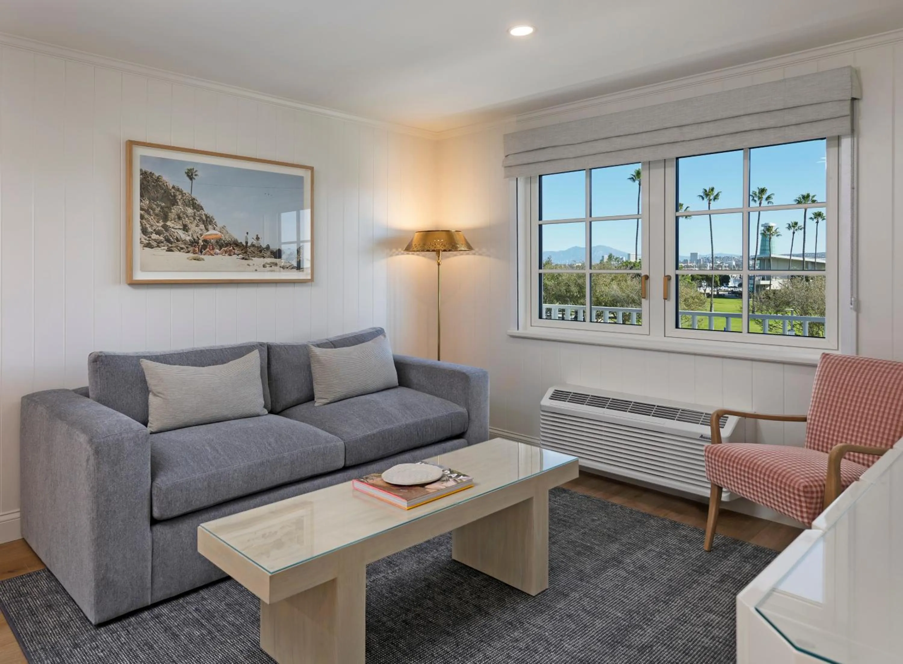 Living room in Bay Shores Peninsula Hotel