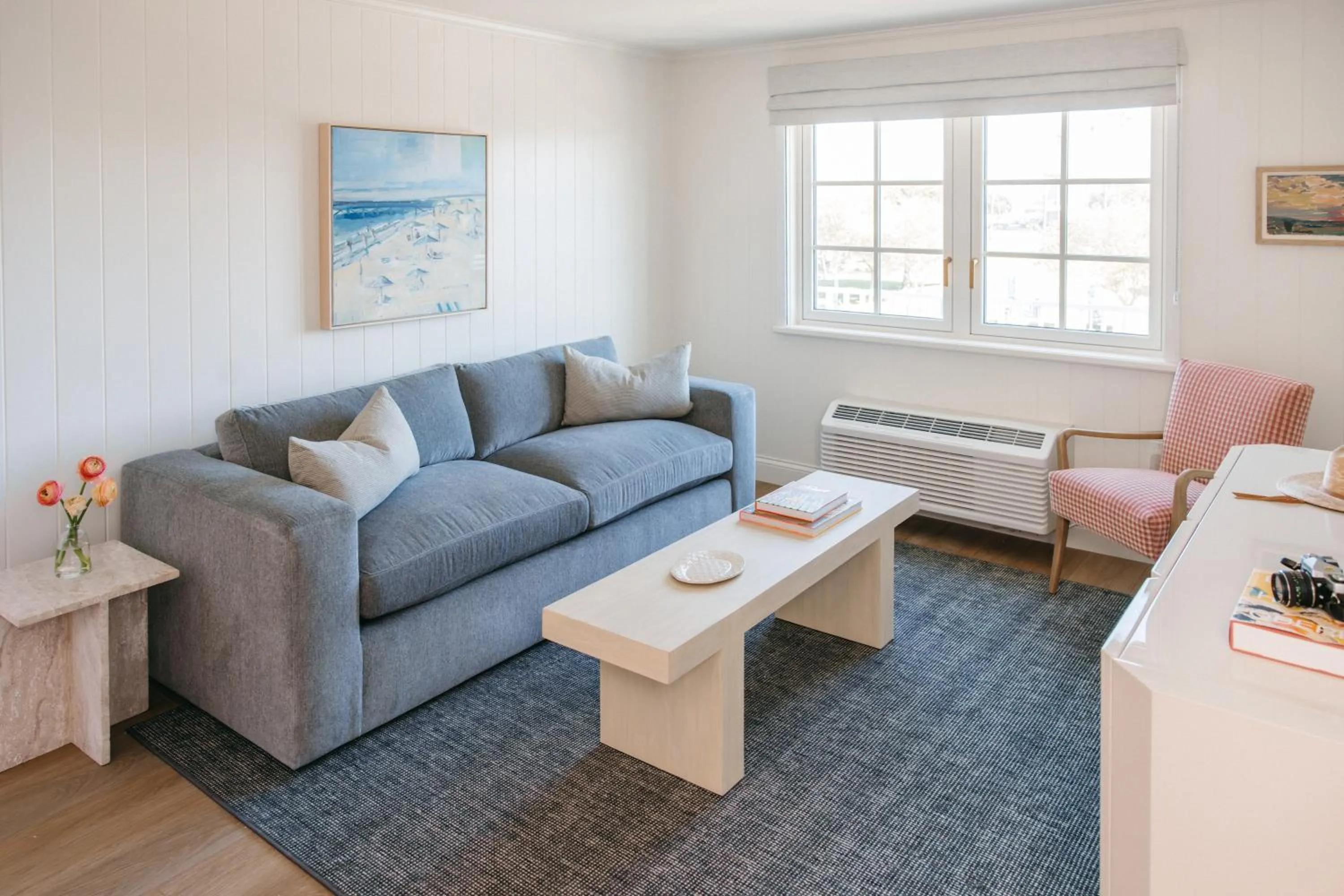 Living room in Bay Shores Peninsula Hotel