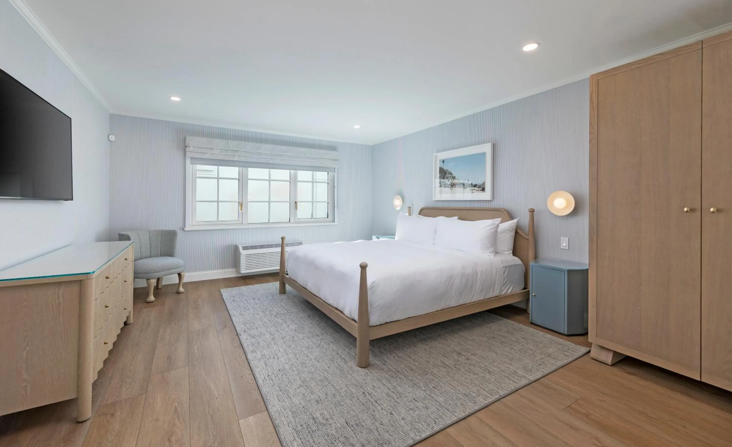 Bedroom, Bed in Bay Shores Peninsula Hotel