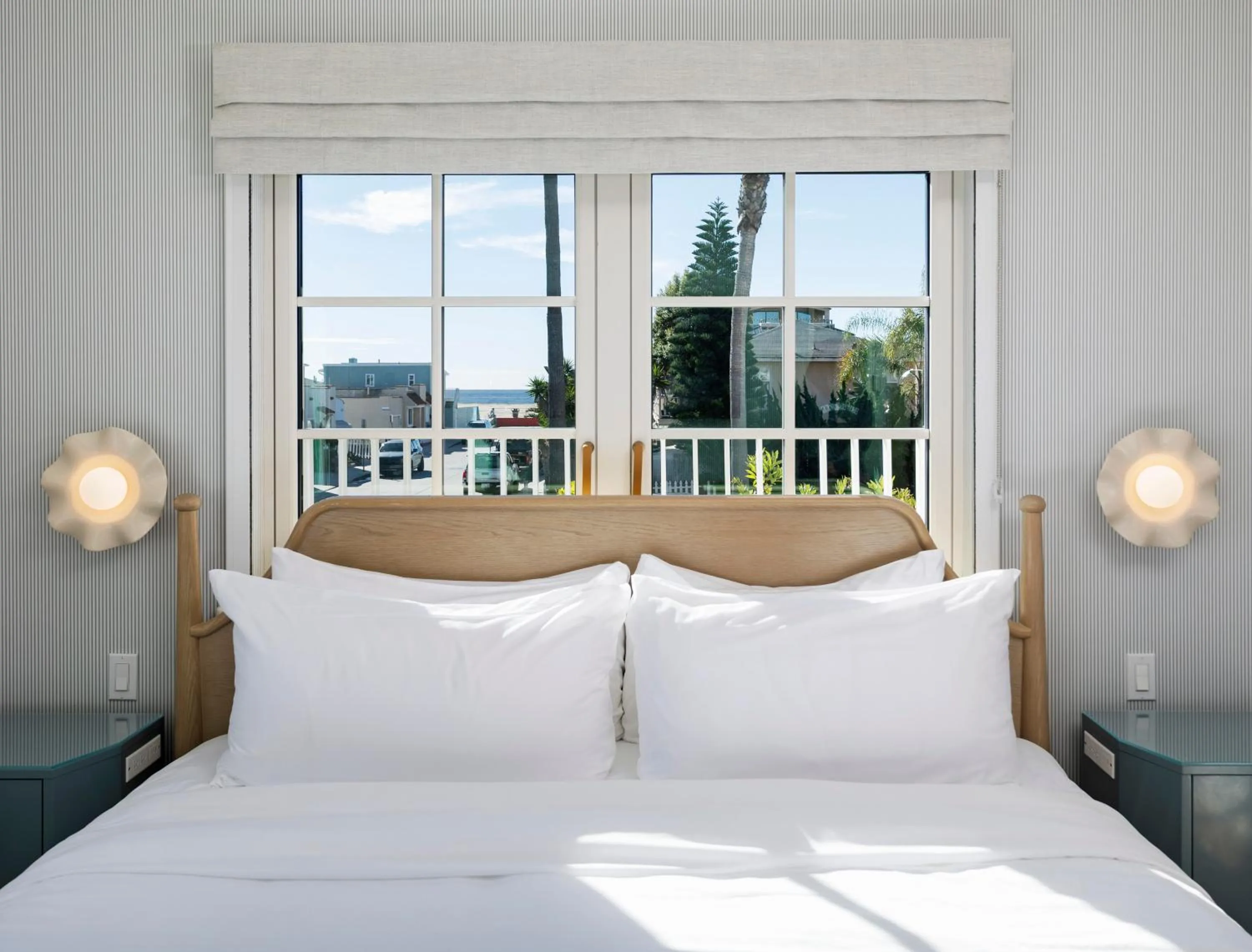 Bed in Bay Shores Peninsula Hotel