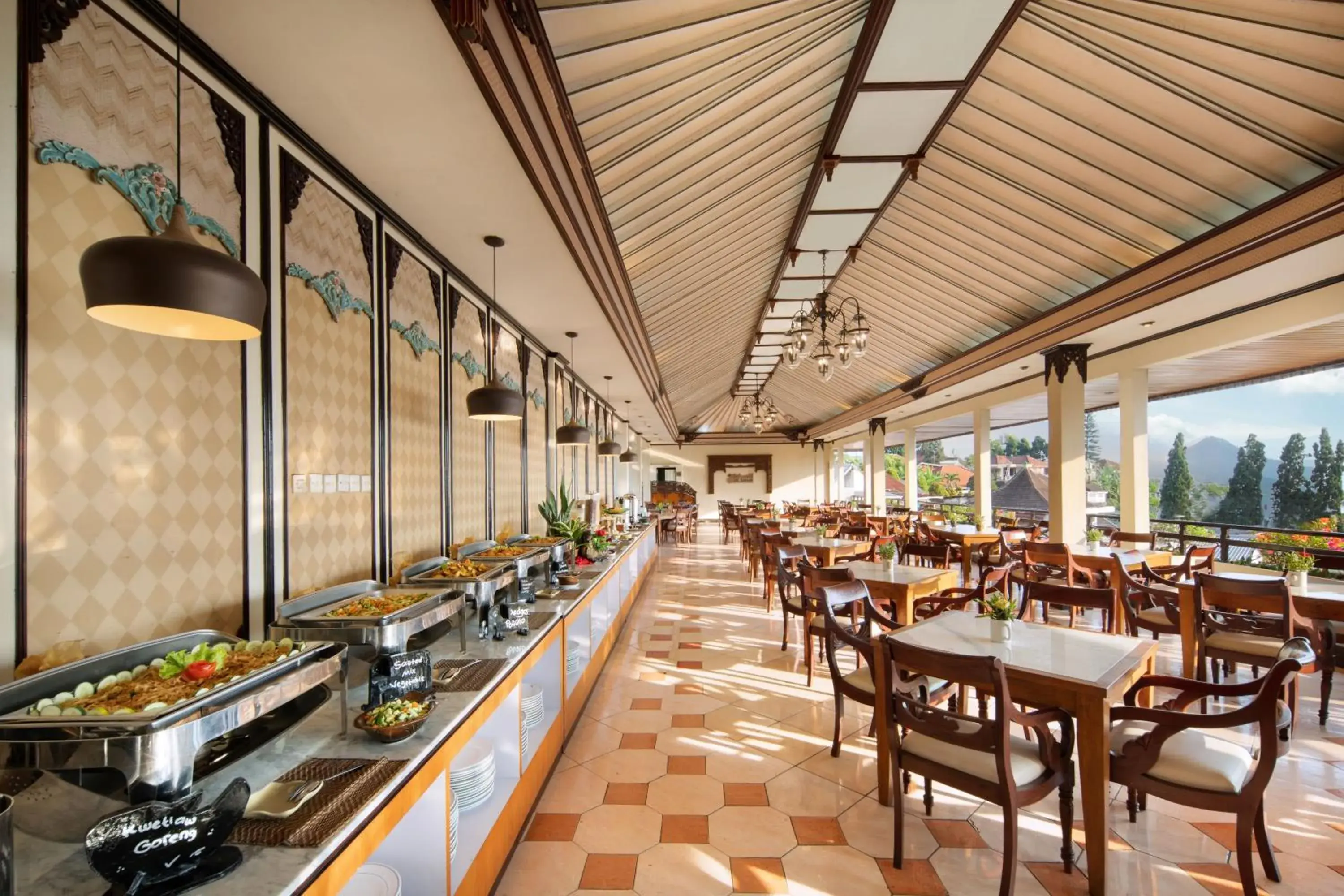 Restaurant/places to eat in Royal Hotel and Convention Tretes Restaurant/places to eat in Royal Hotel and Convention Tretes