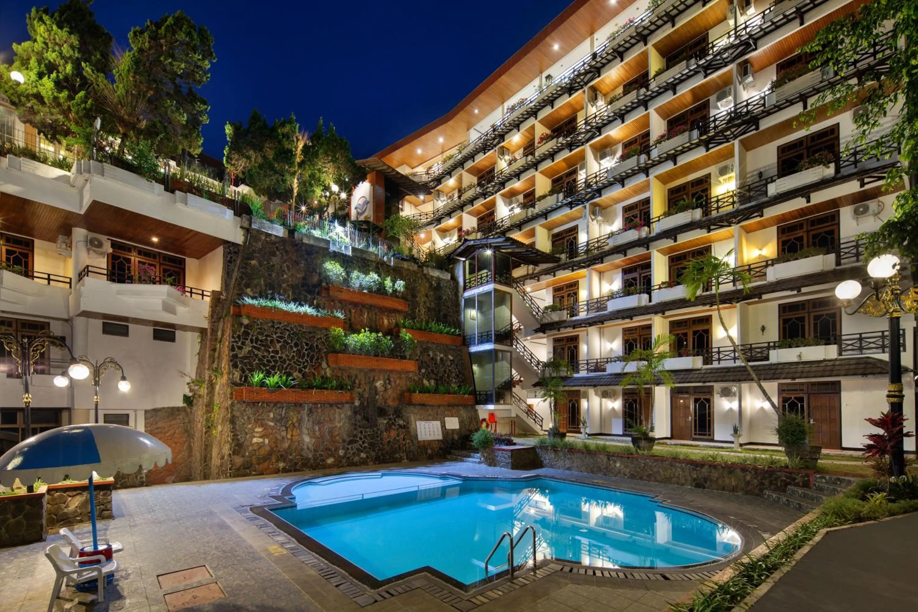 Swimming pool in Royal Hotel and Convention Tretes