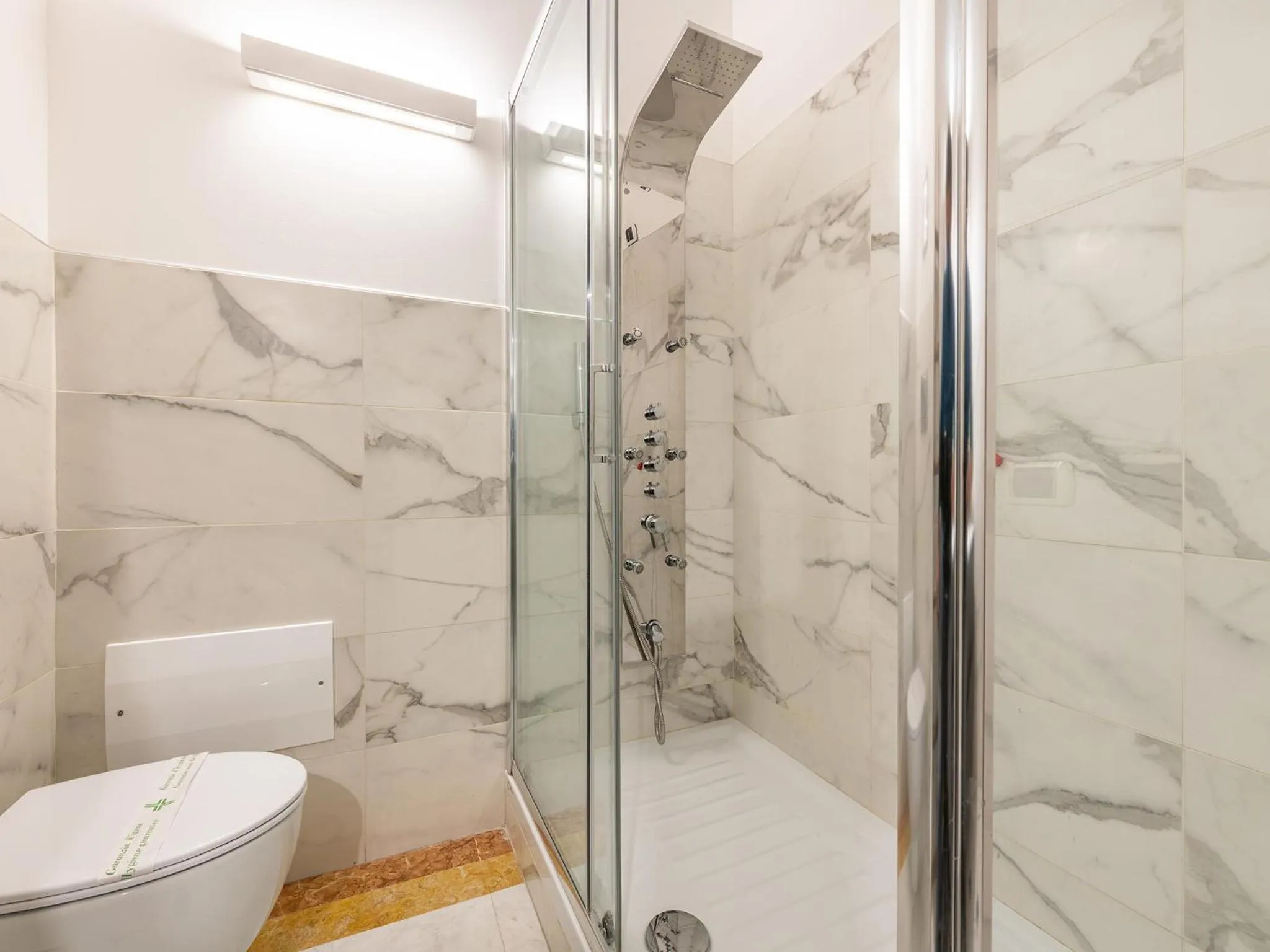 Shower in Relais La Lanterne