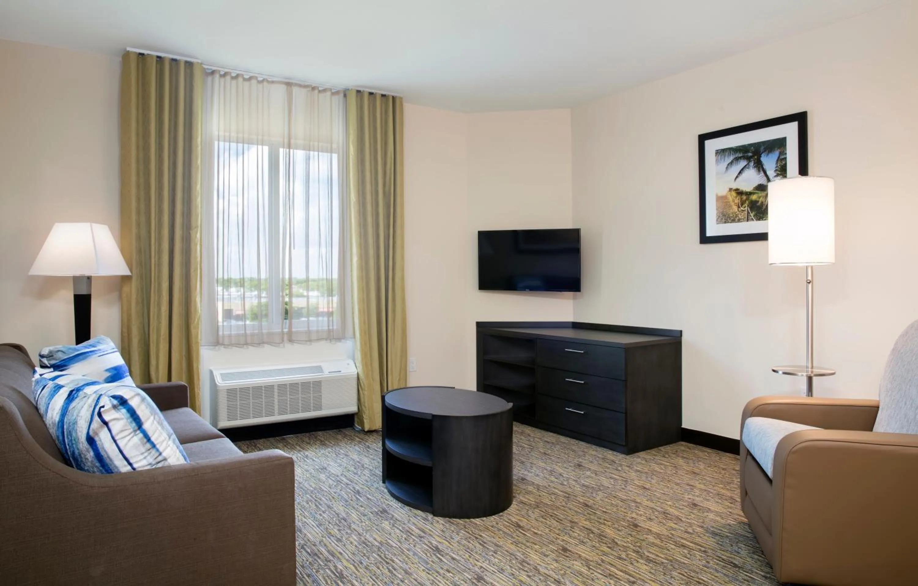 Photo of the whole room, Bed in Candlewood Suites - Miami Exec Airport - Kendall by IHG