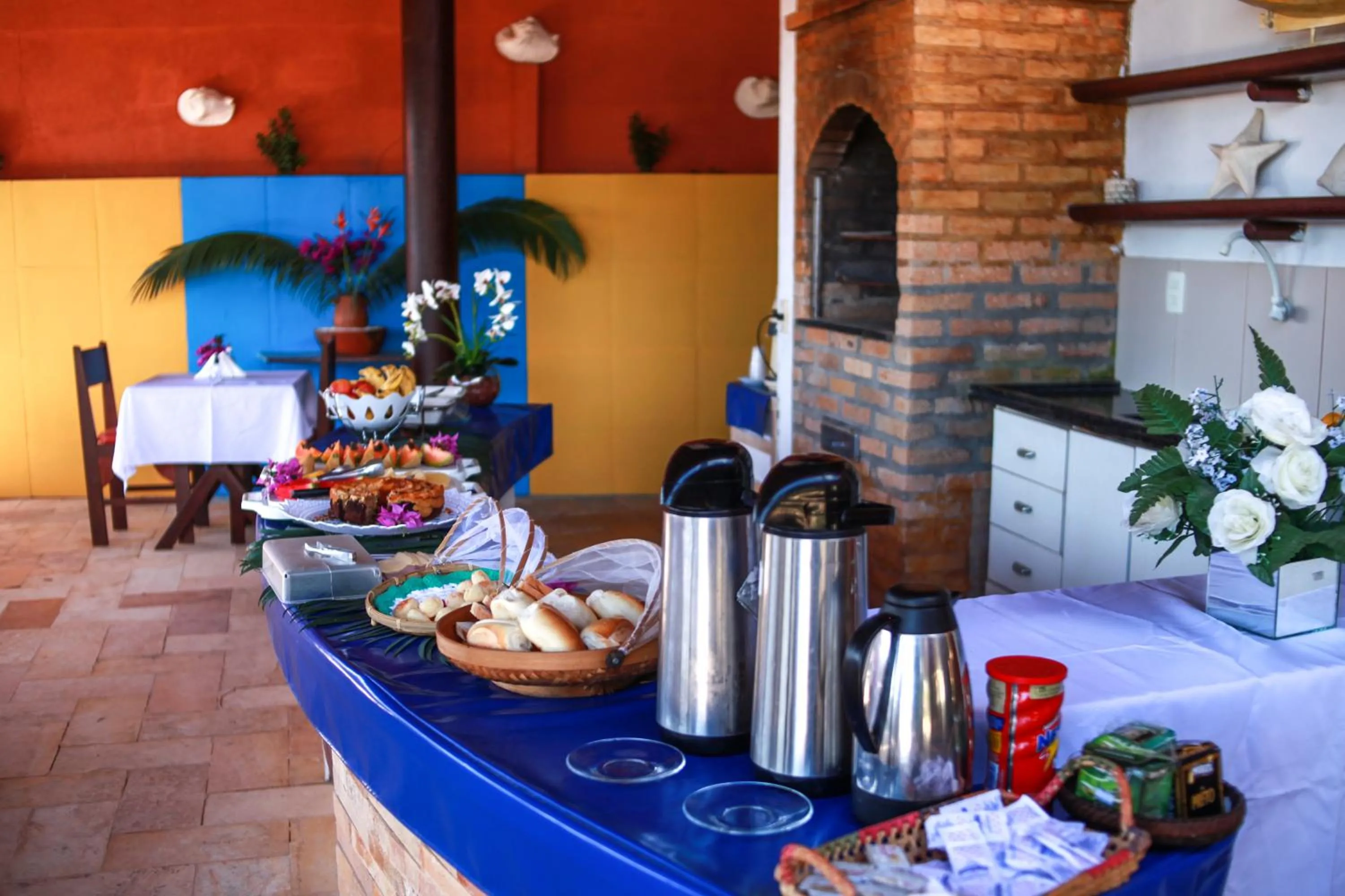 Buffet breakfast in Pousada Corais do Sul