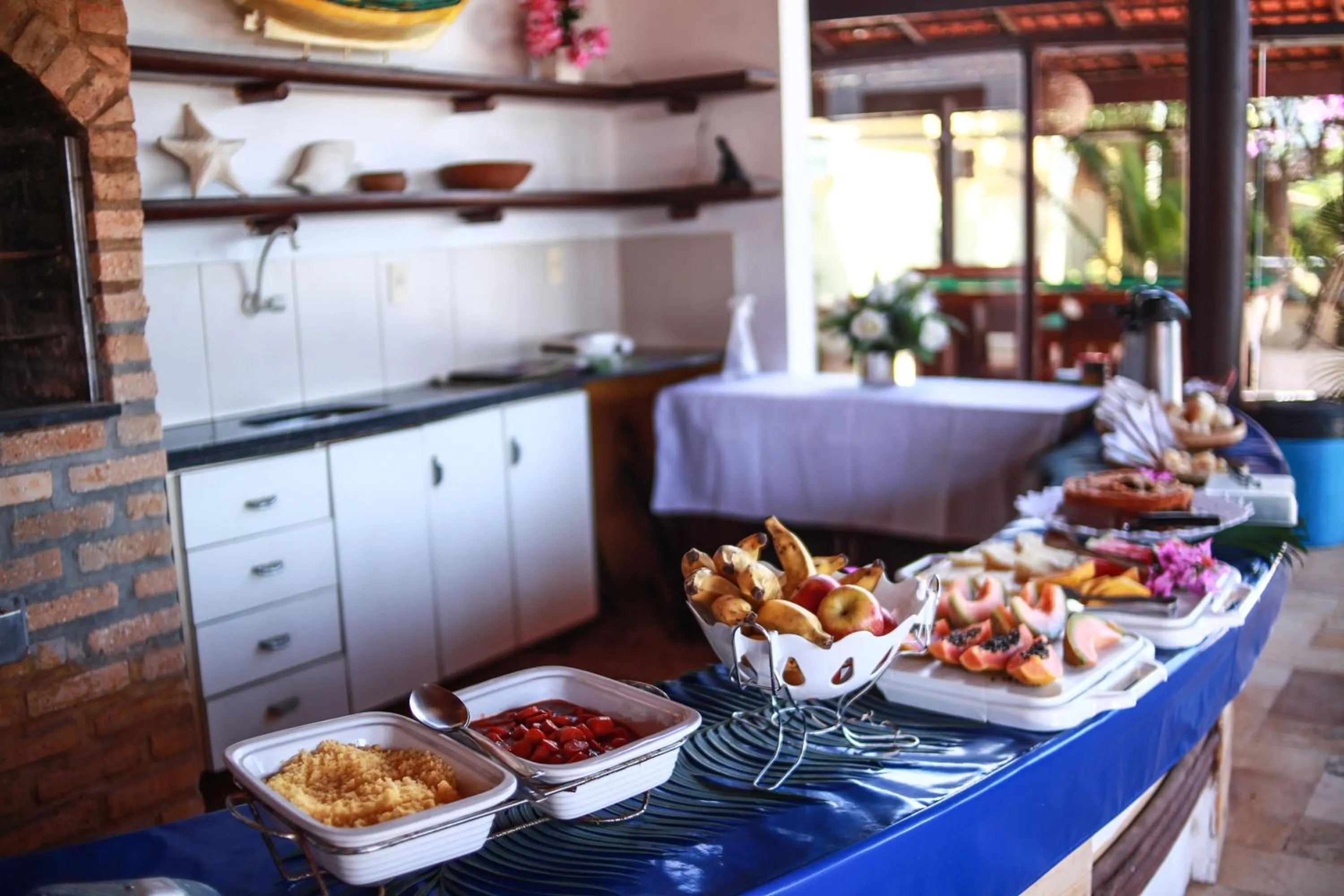 Buffet breakfast in Pousada Corais do Sul