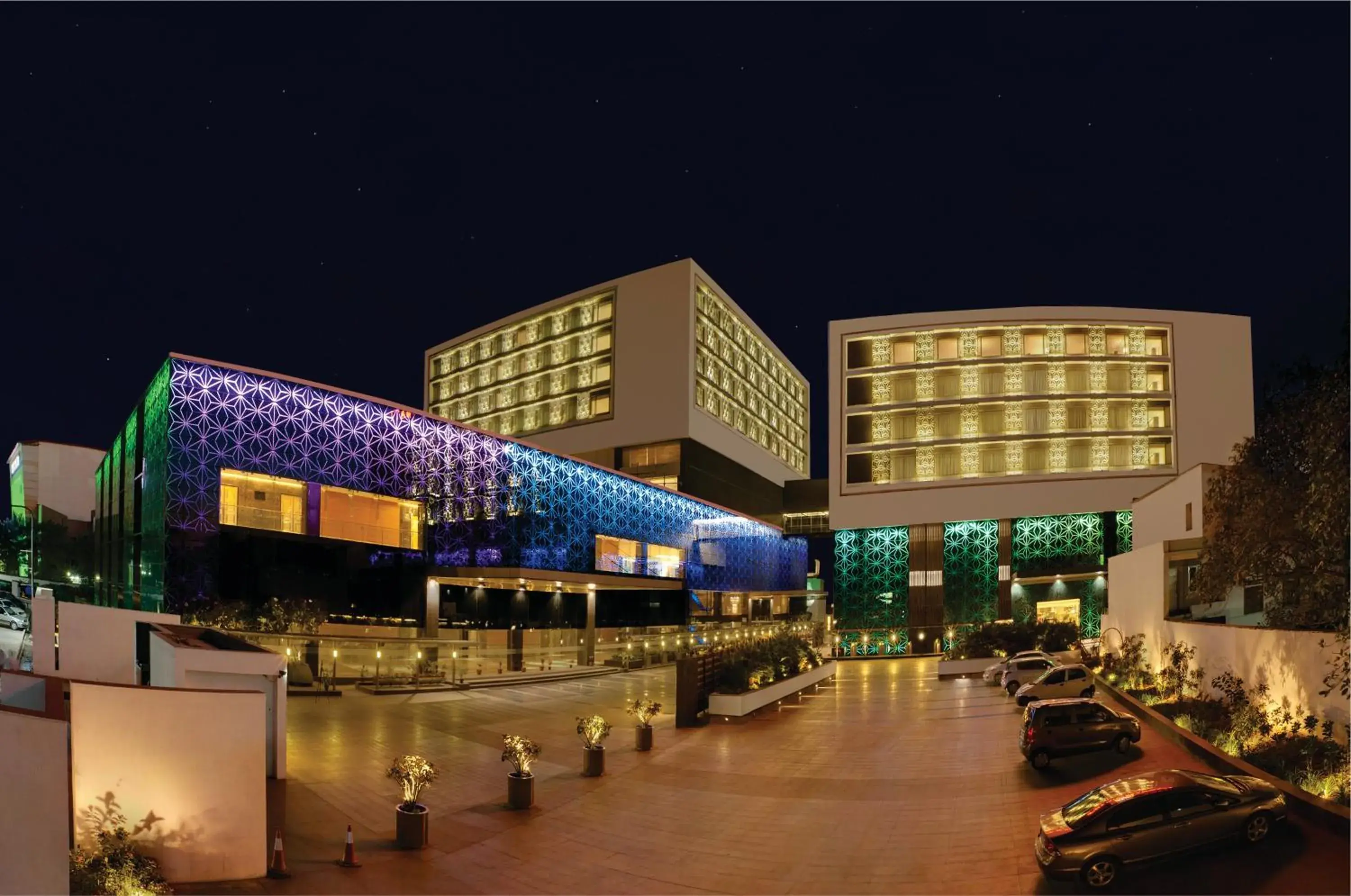 Property building in Orange Megastructure LLP Property building in Orange Megastructure LLP
