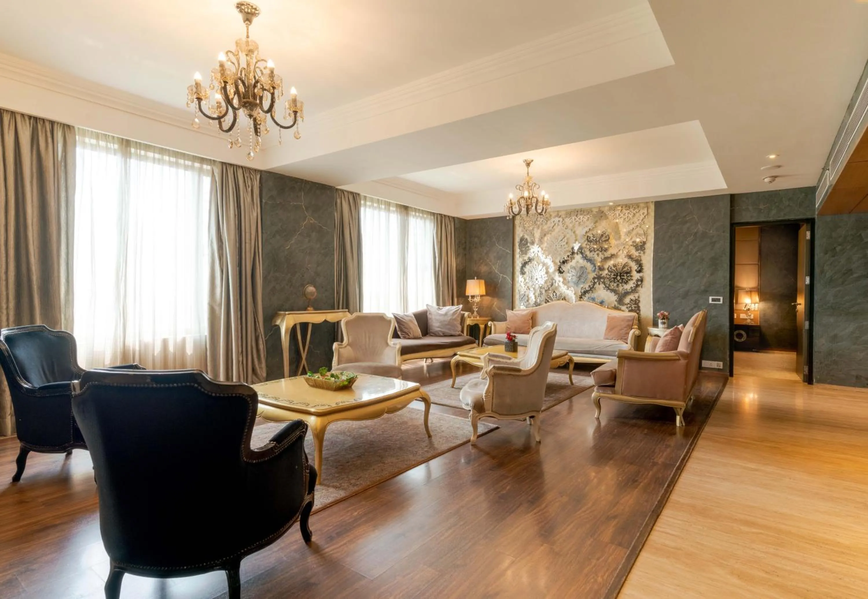 Living room in Le Meridien, Surat