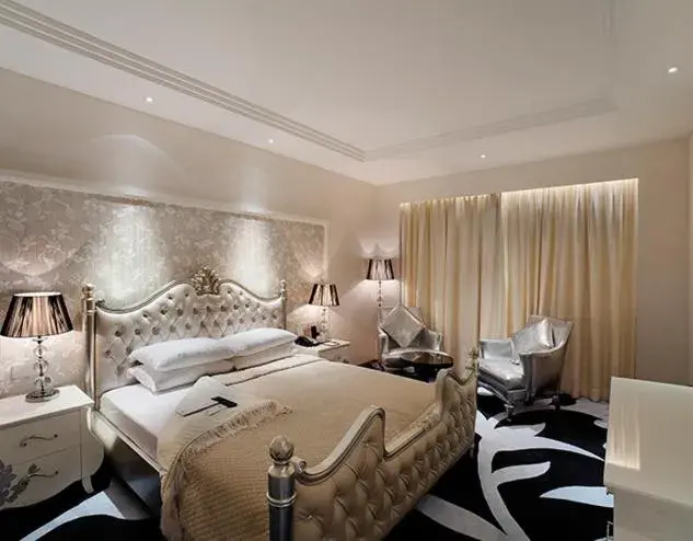 Bed in Orange Megastructure LLP Bed in Orange Megastructure LLP