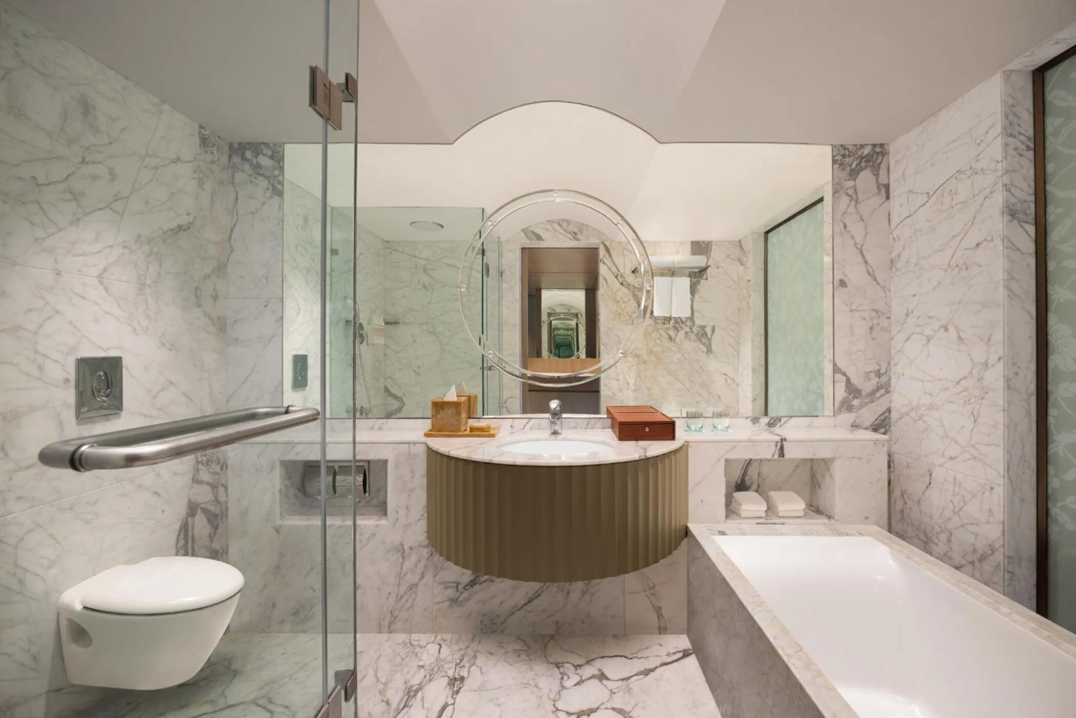 Bathroom in Le Meridien, Surat