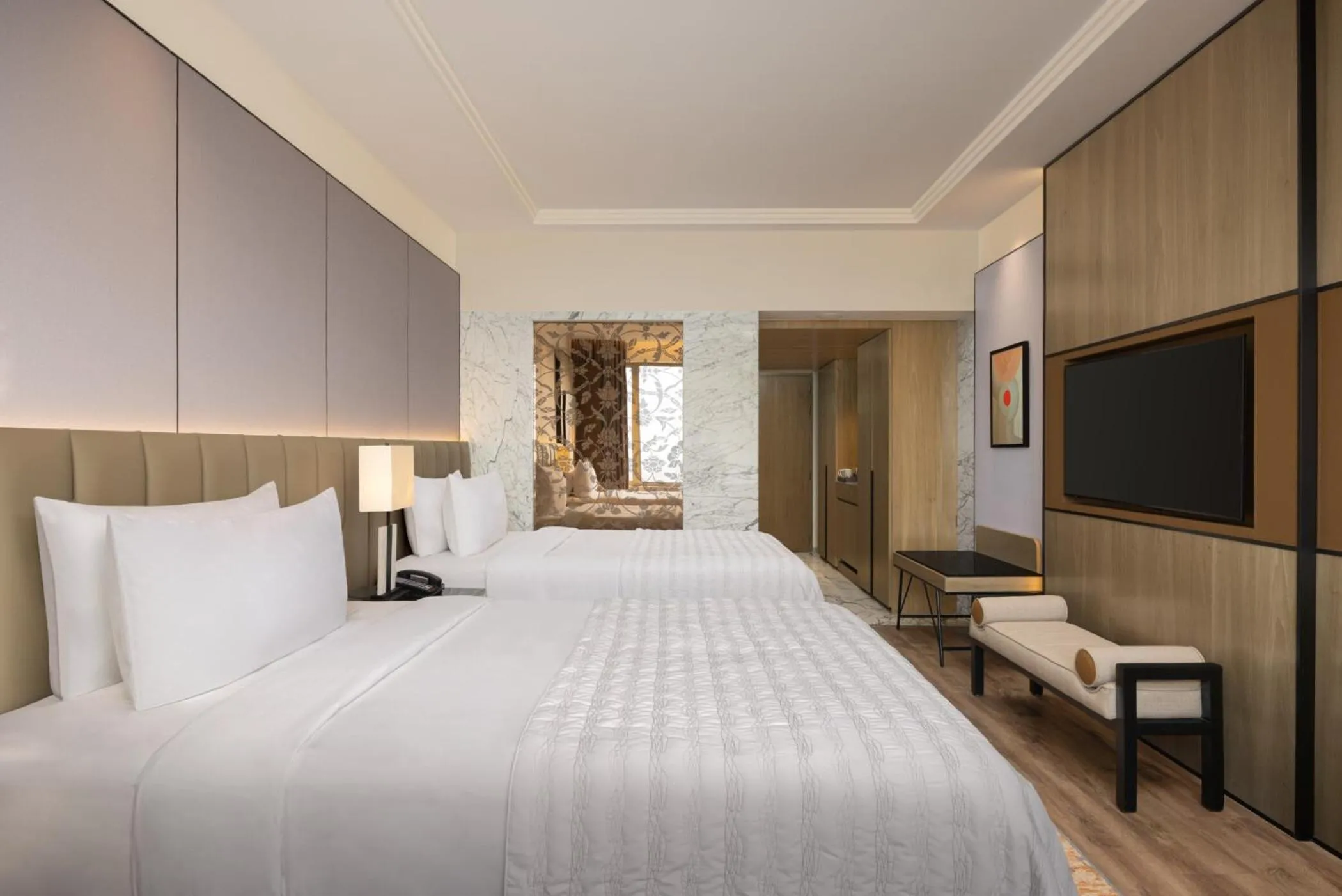 Guests, Bed in Le Meridien, Surat