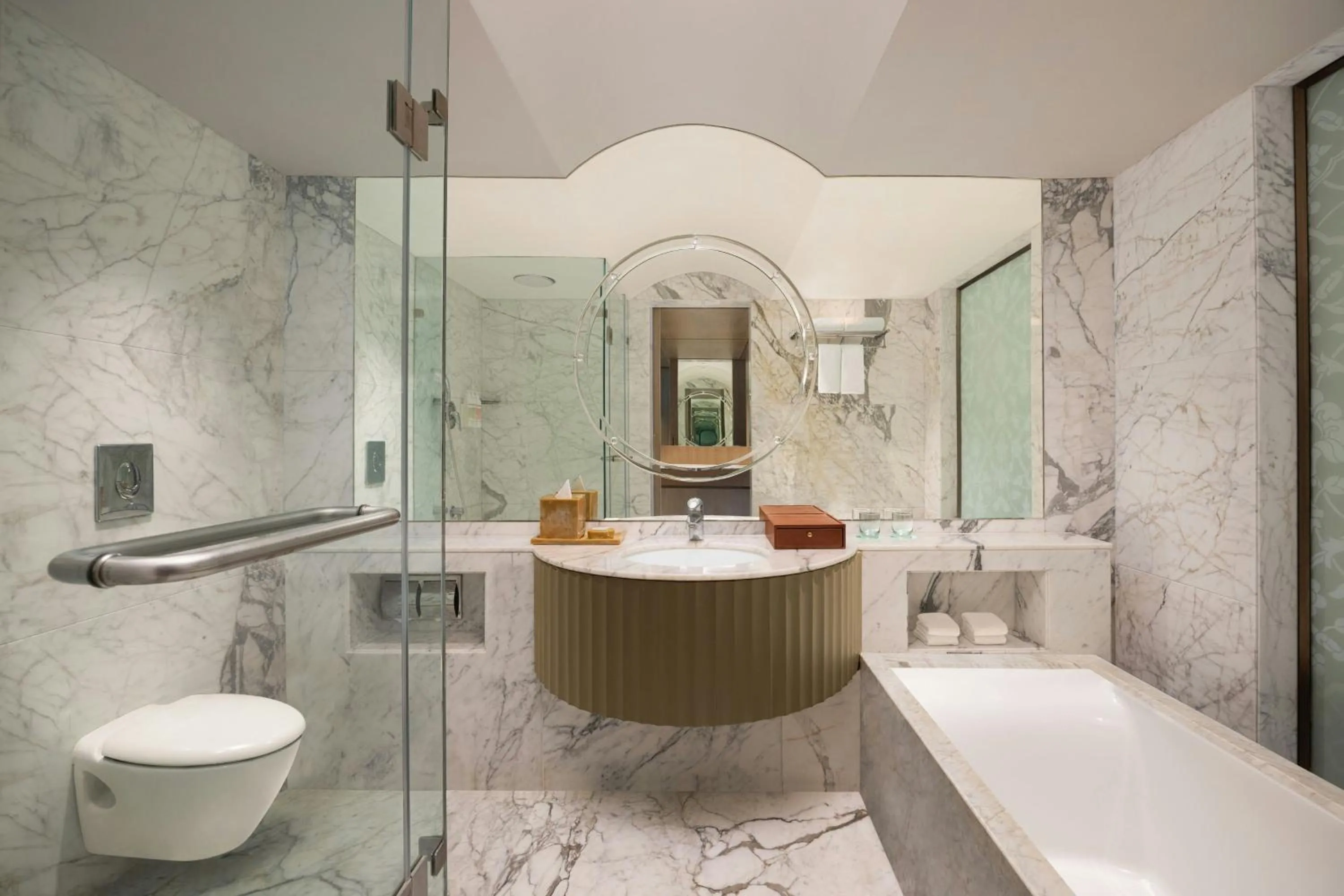 Bathroom in Le Meridien, Surat