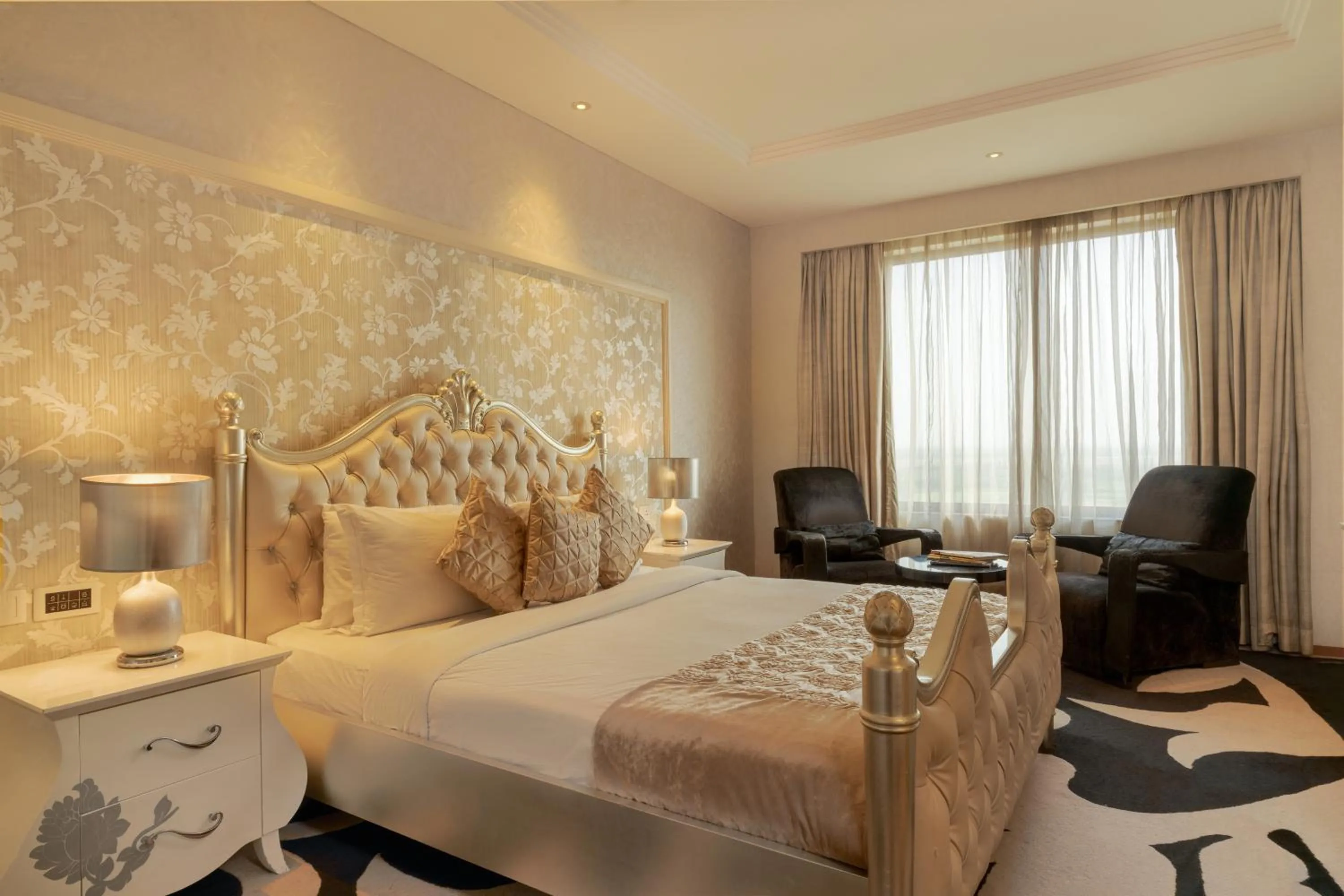 Bedroom, Bed in Le Meridien, Surat