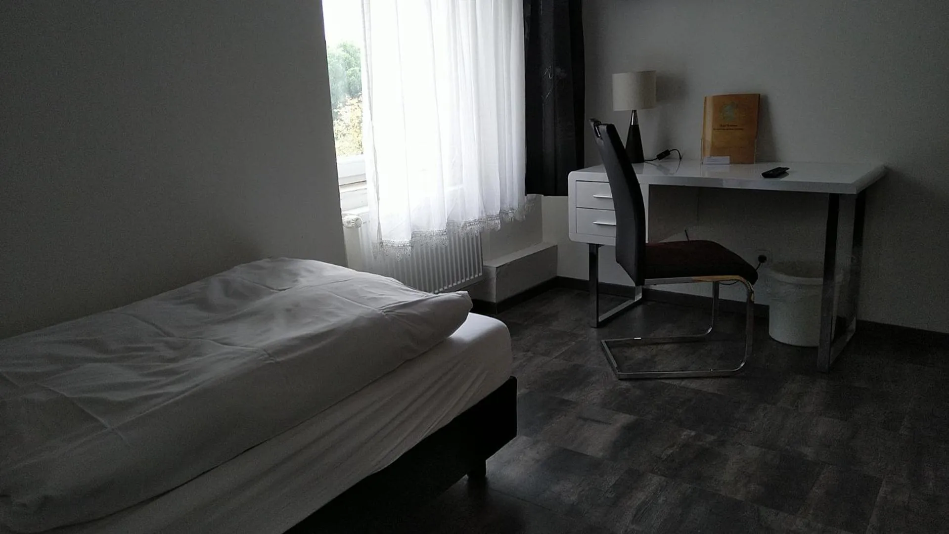 Photo of the whole room, Bed in Hotel Zentrum