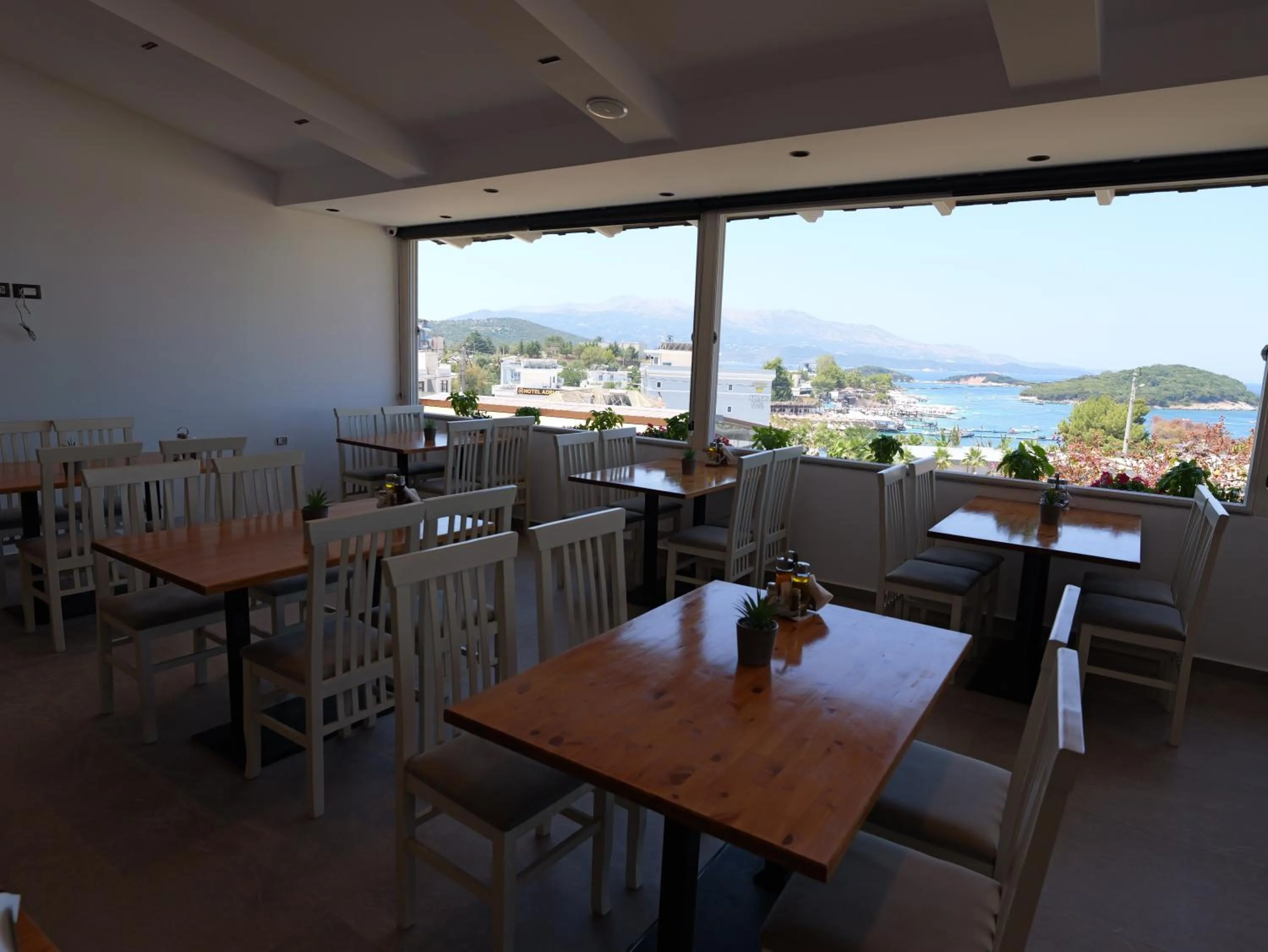 Restaurant/places to eat in Hotel Afa