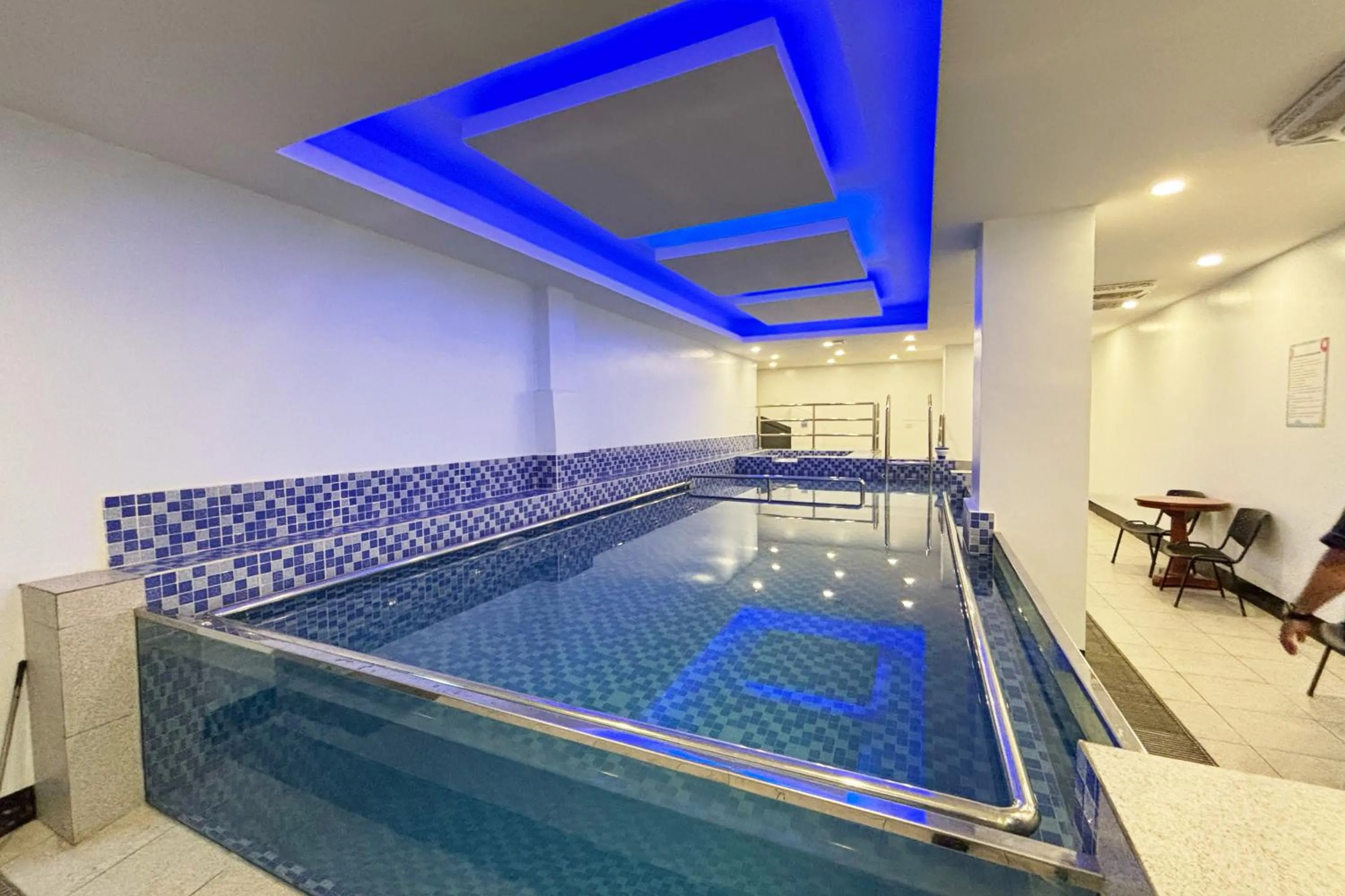 Swimming pool in Tiara Oriental Hotel Makati powered by Cocotel