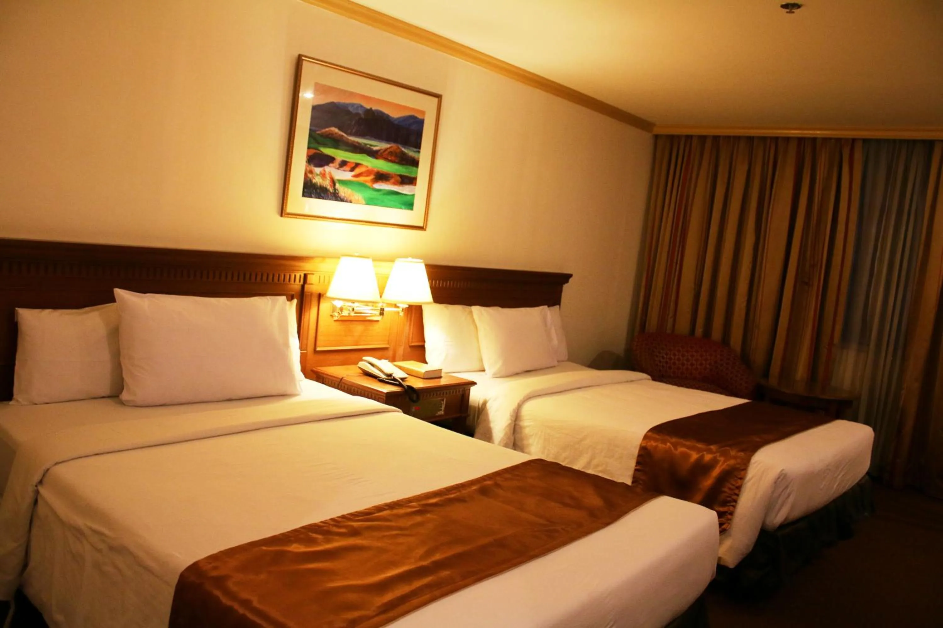 Bed in Tiara Oriental Hotel Makati powered by Cocotel