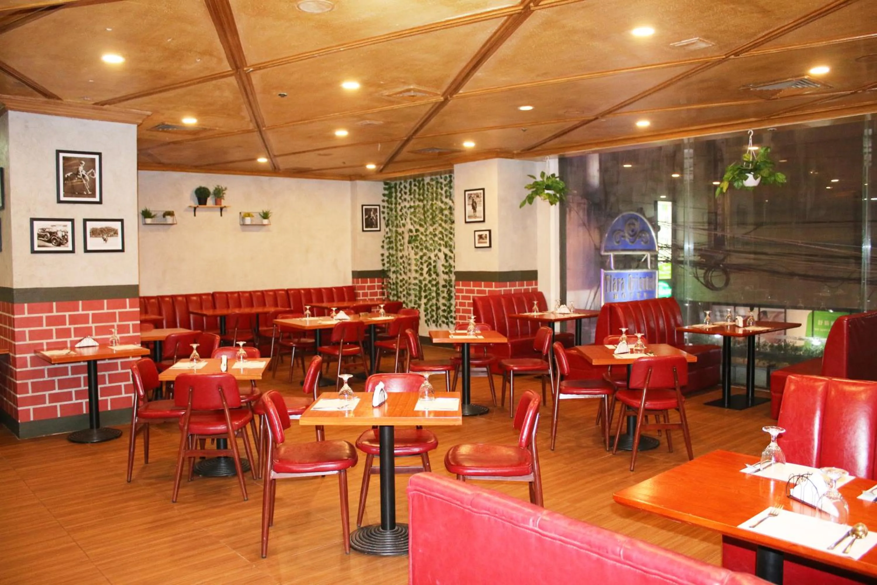 Restaurant/places to eat in Tiara Oriental Hotel Makati powered by Cocotel