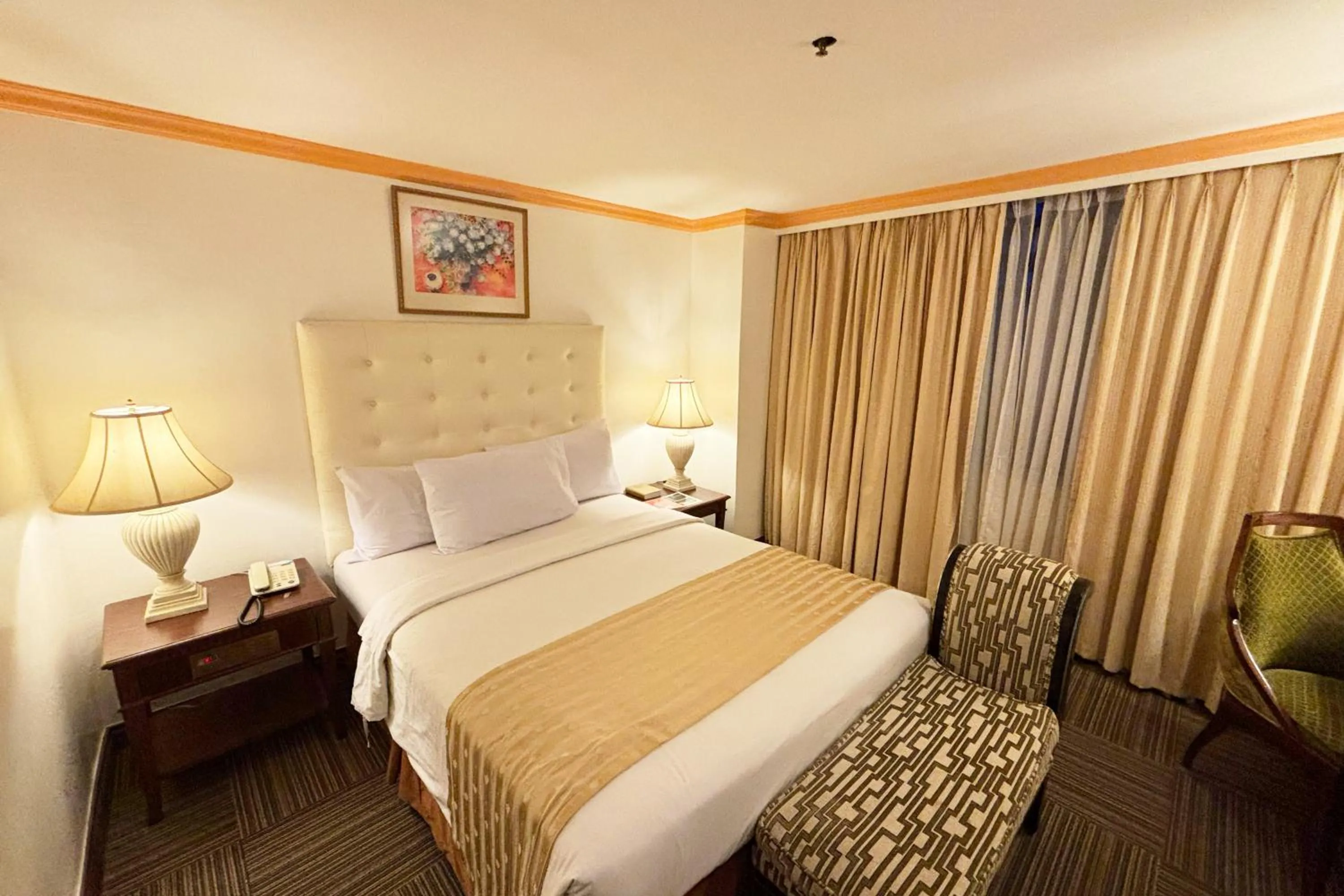 Bed in Tiara Oriental Hotel Makati powered by Cocotel