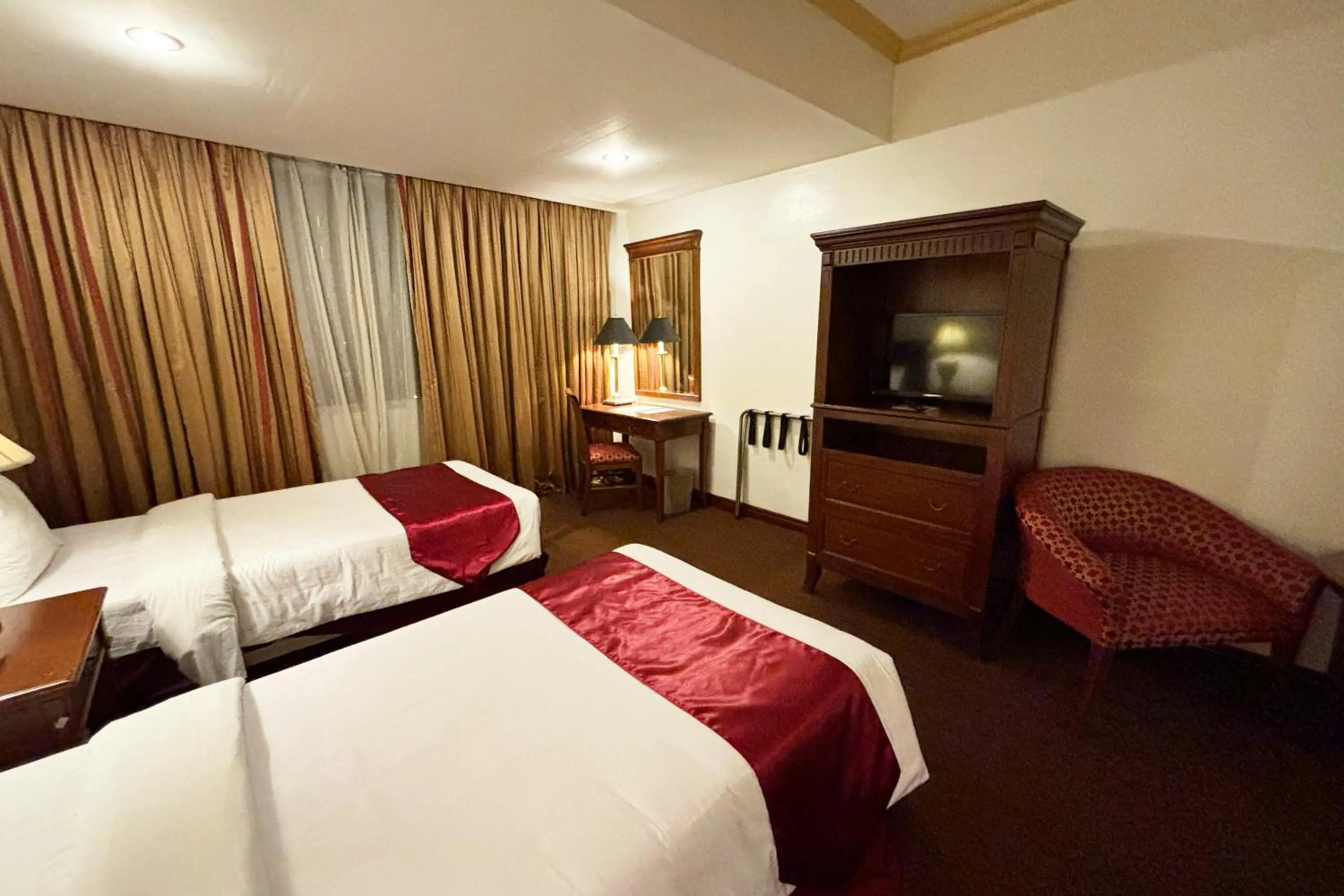 Bed in Tiara Oriental Hotel Makati powered by Cocotel