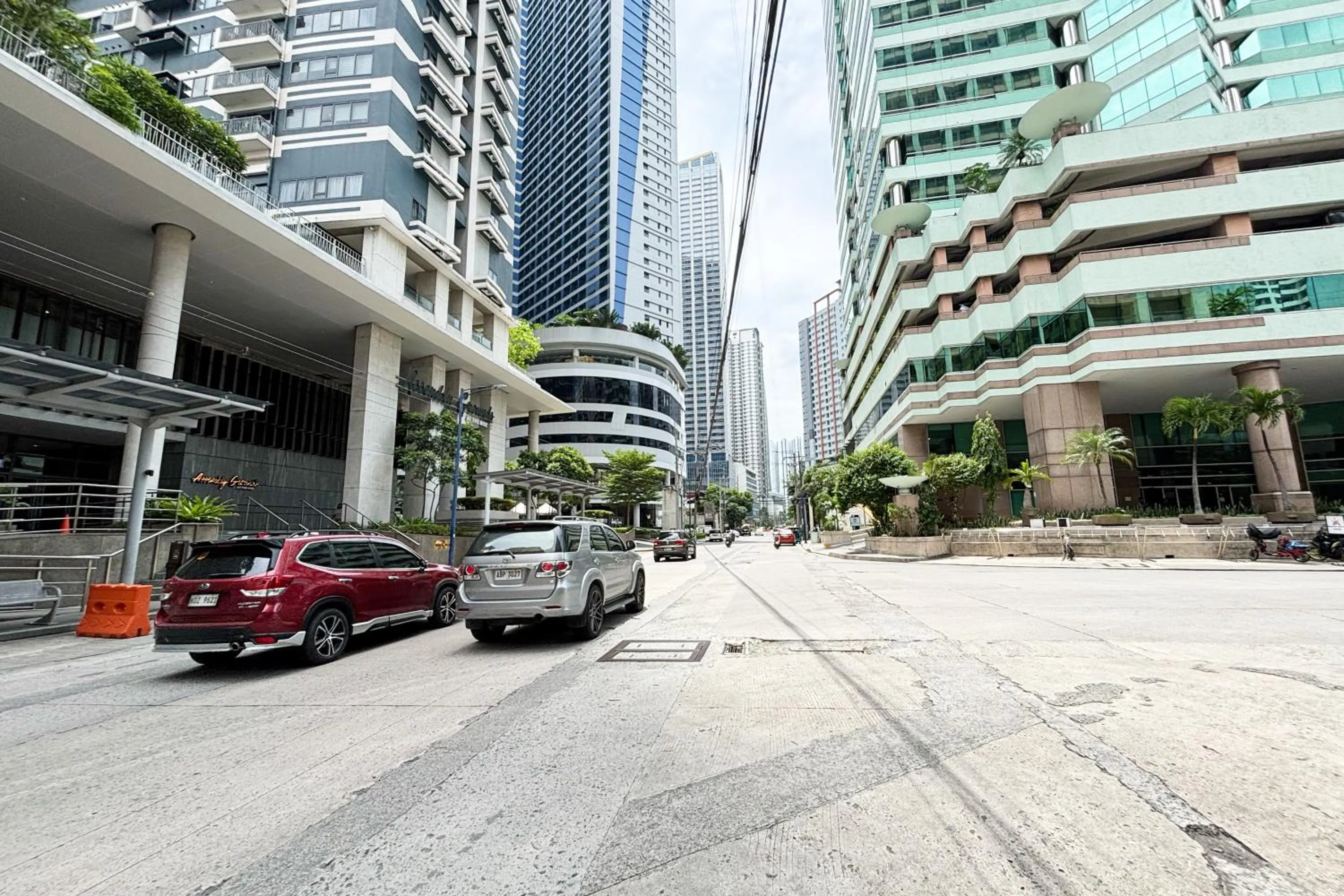 Street view in Tiara Oriental Hotel Makati powered by Cocotel