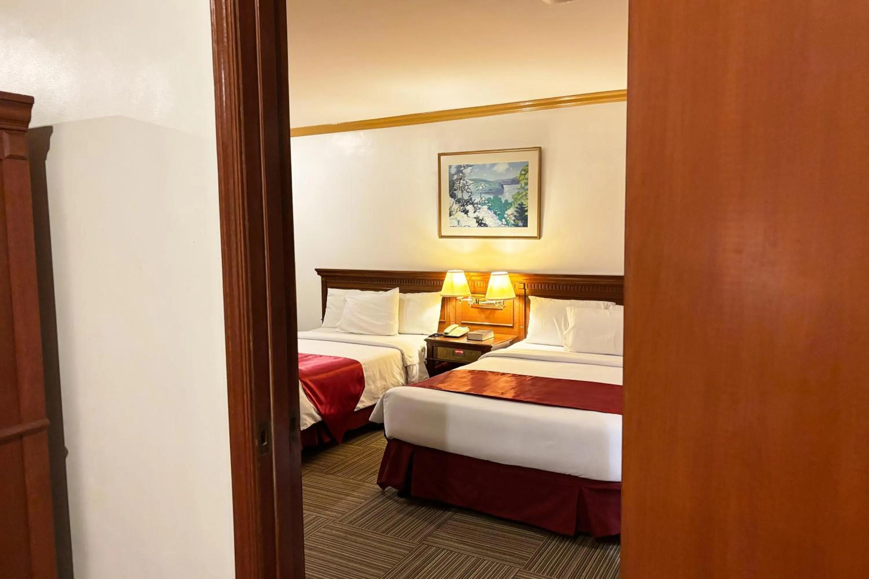 Bed in Tiara Oriental Hotel Makati powered by Cocotel