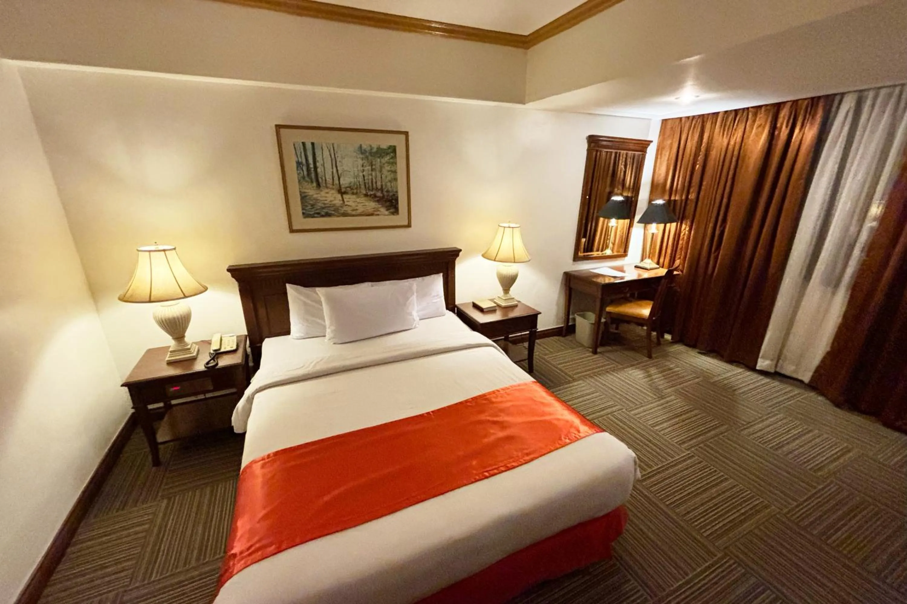 Bed in Tiara Oriental Hotel Makati powered by Cocotel