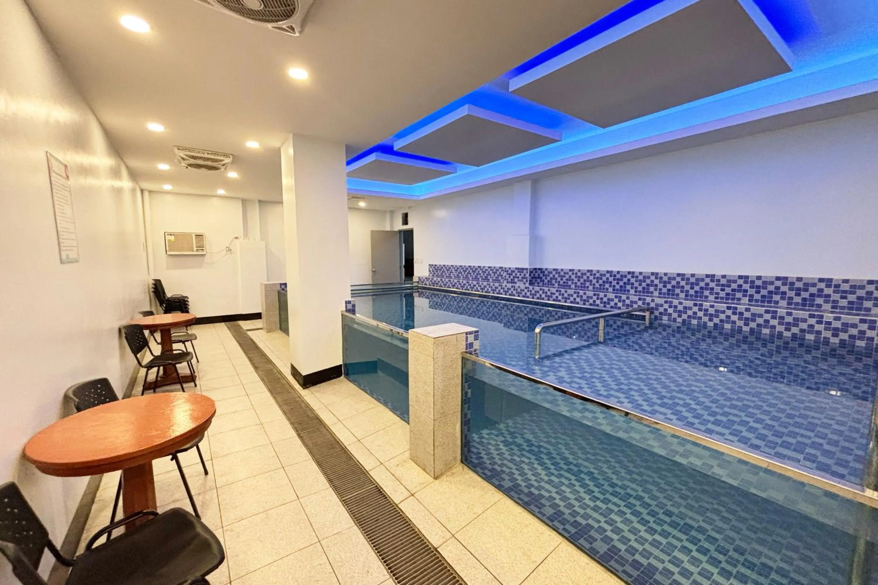 Swimming pool in Tiara Oriental Hotel Makati powered by Cocotel