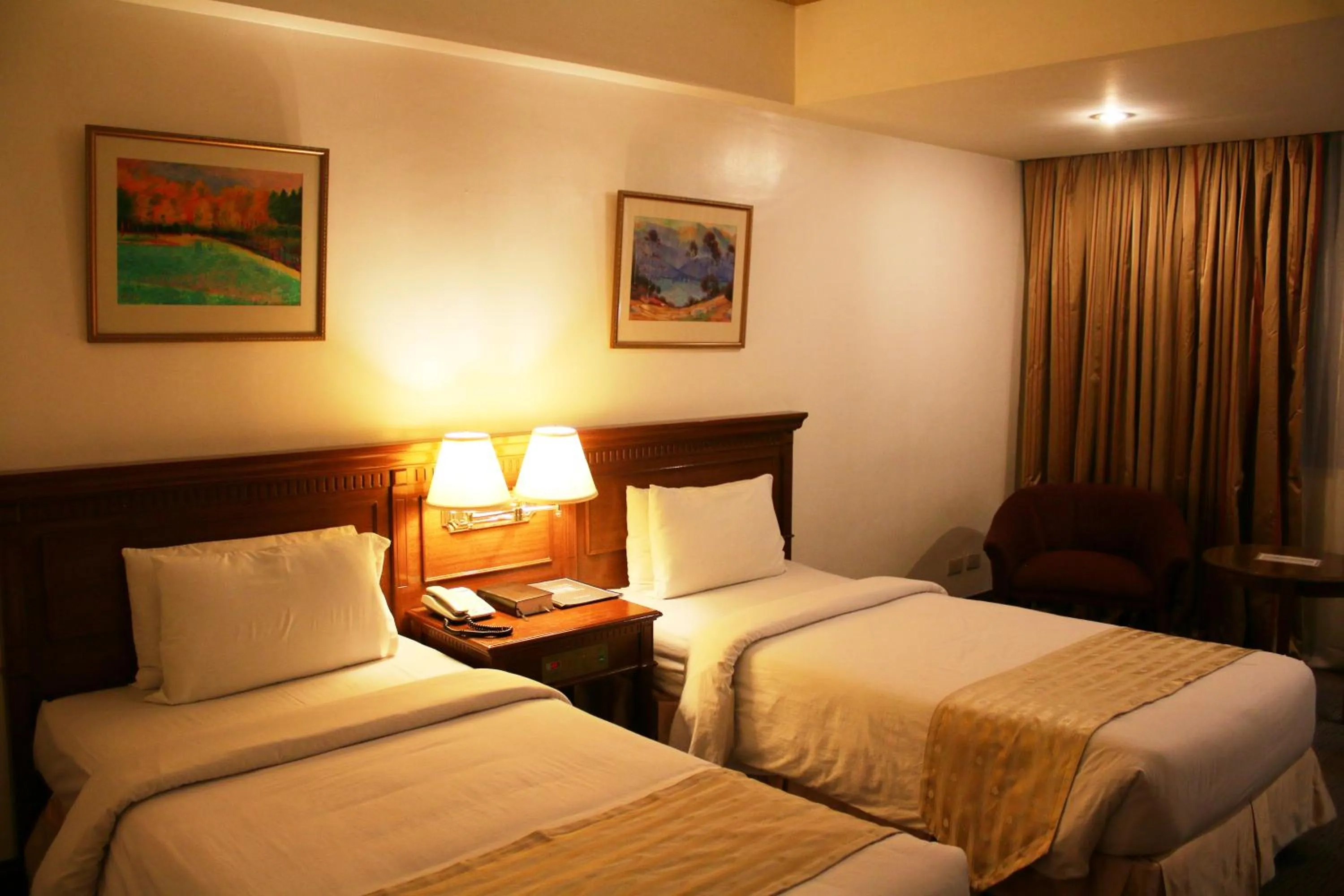 Bed in Tiara Oriental Hotel Makati powered by Cocotel