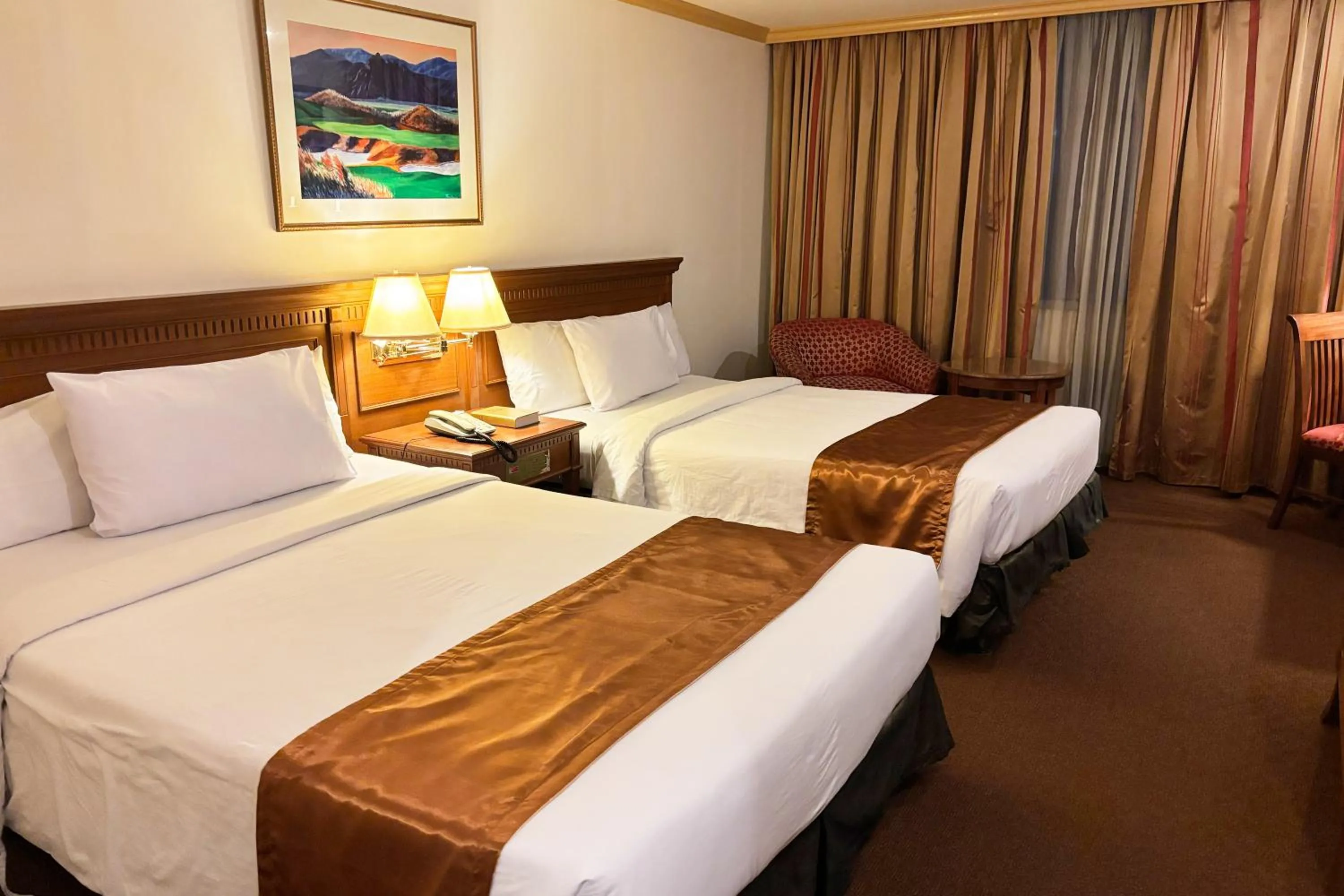 Bed in Tiara Oriental Hotel Makati powered by Cocotel