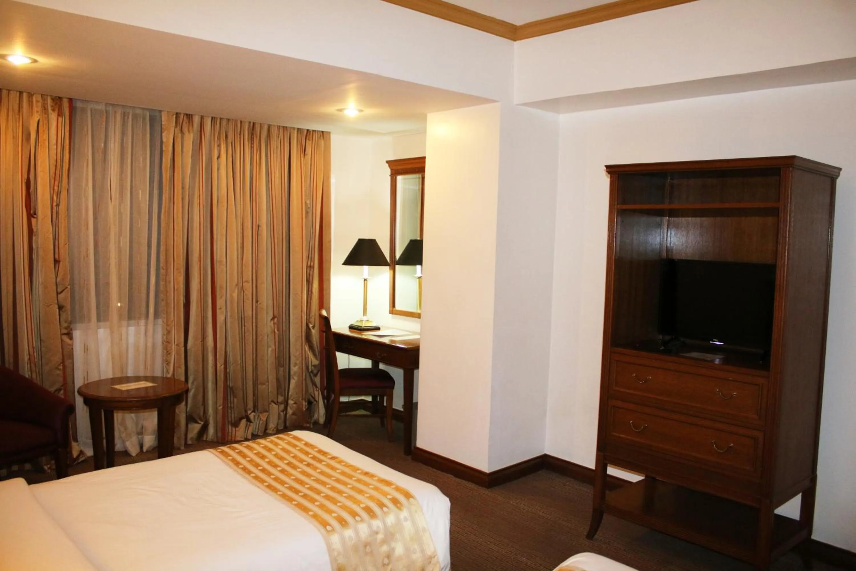 Bed in Tiara Oriental Hotel Makati powered by Cocotel