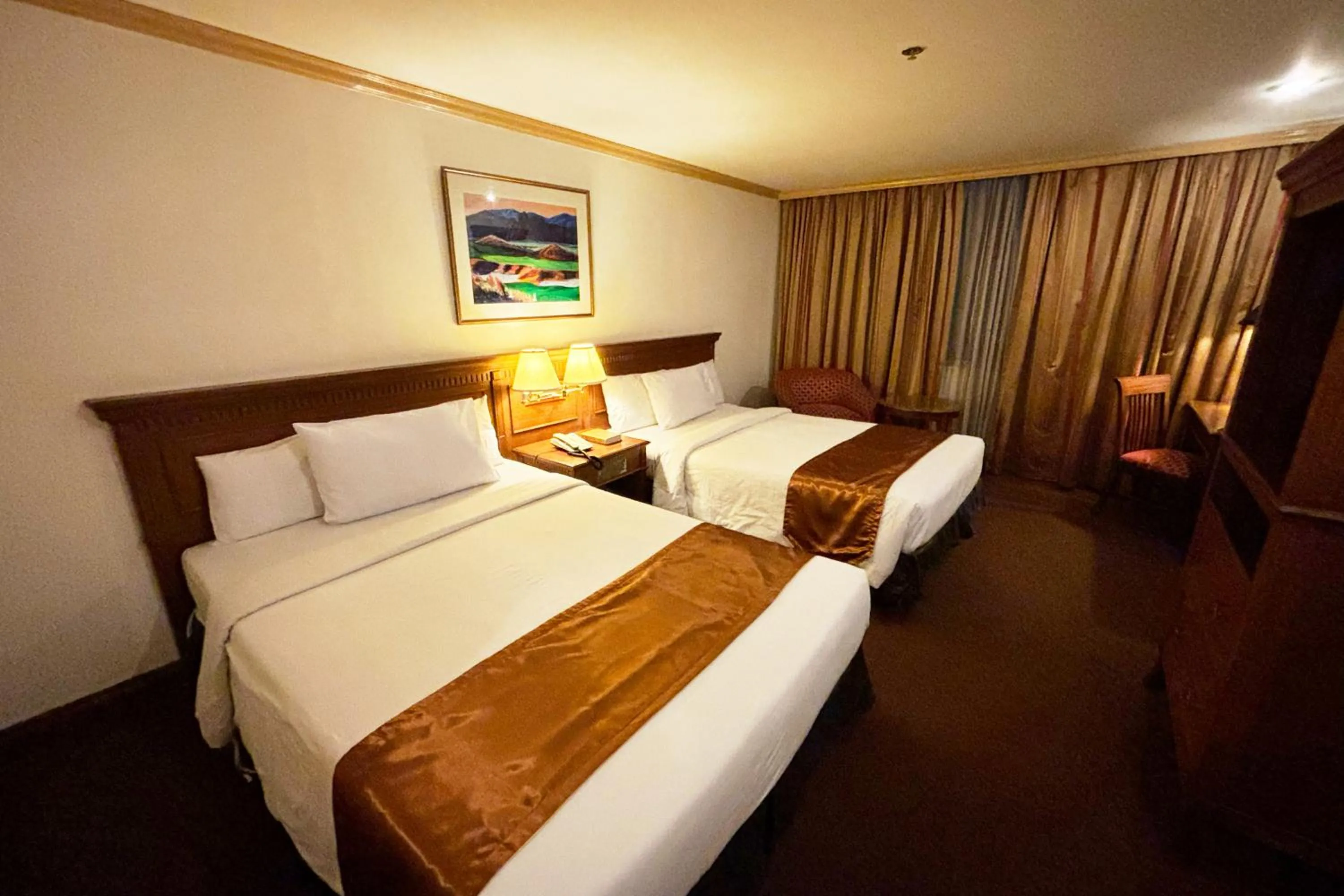 Bed in Tiara Oriental Hotel Makati powered by Cocotel