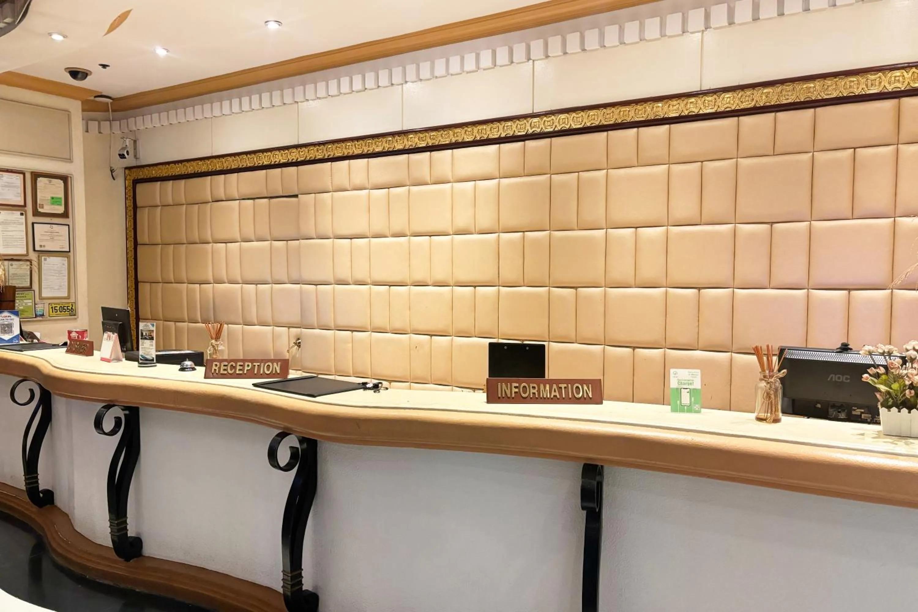 Lobby or reception in Tiara Oriental Hotel Makati powered by Cocotel