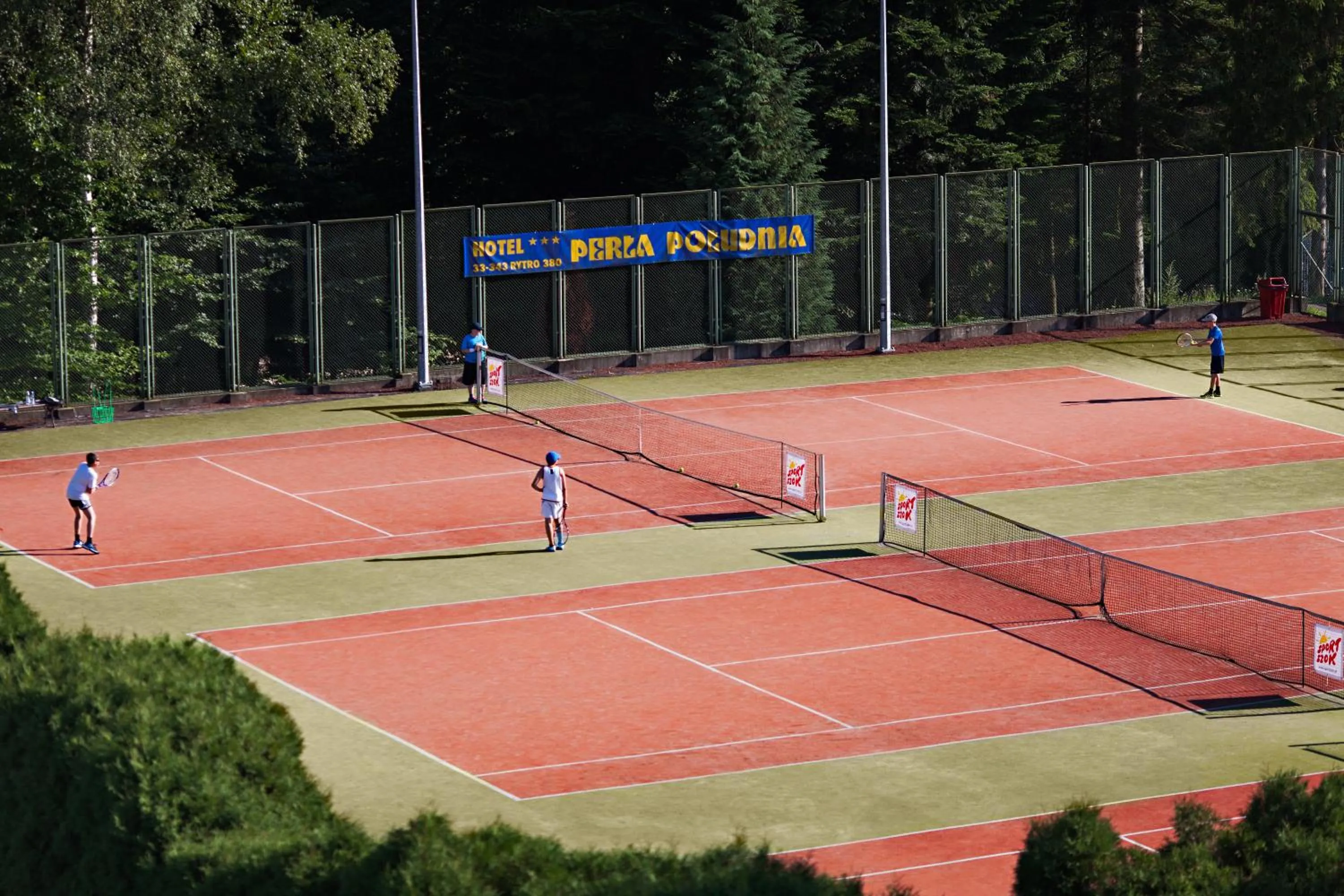 Tennis court in Hotel Perła Południa