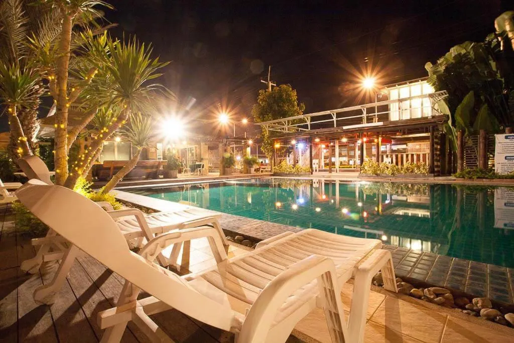 Swimming pool in Season Palace Huahin Hotel