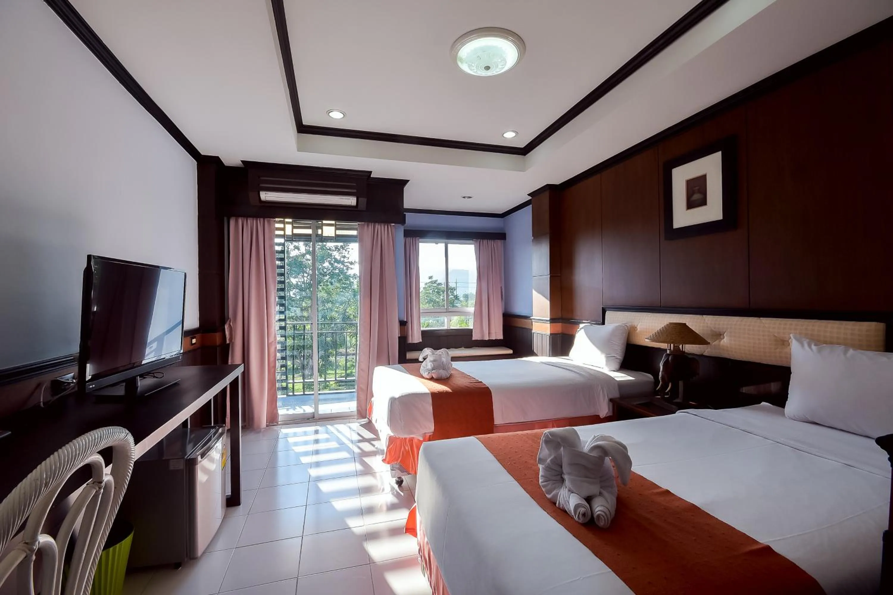 Photo of the whole room, Bed in Season Palace Huahin Hotel