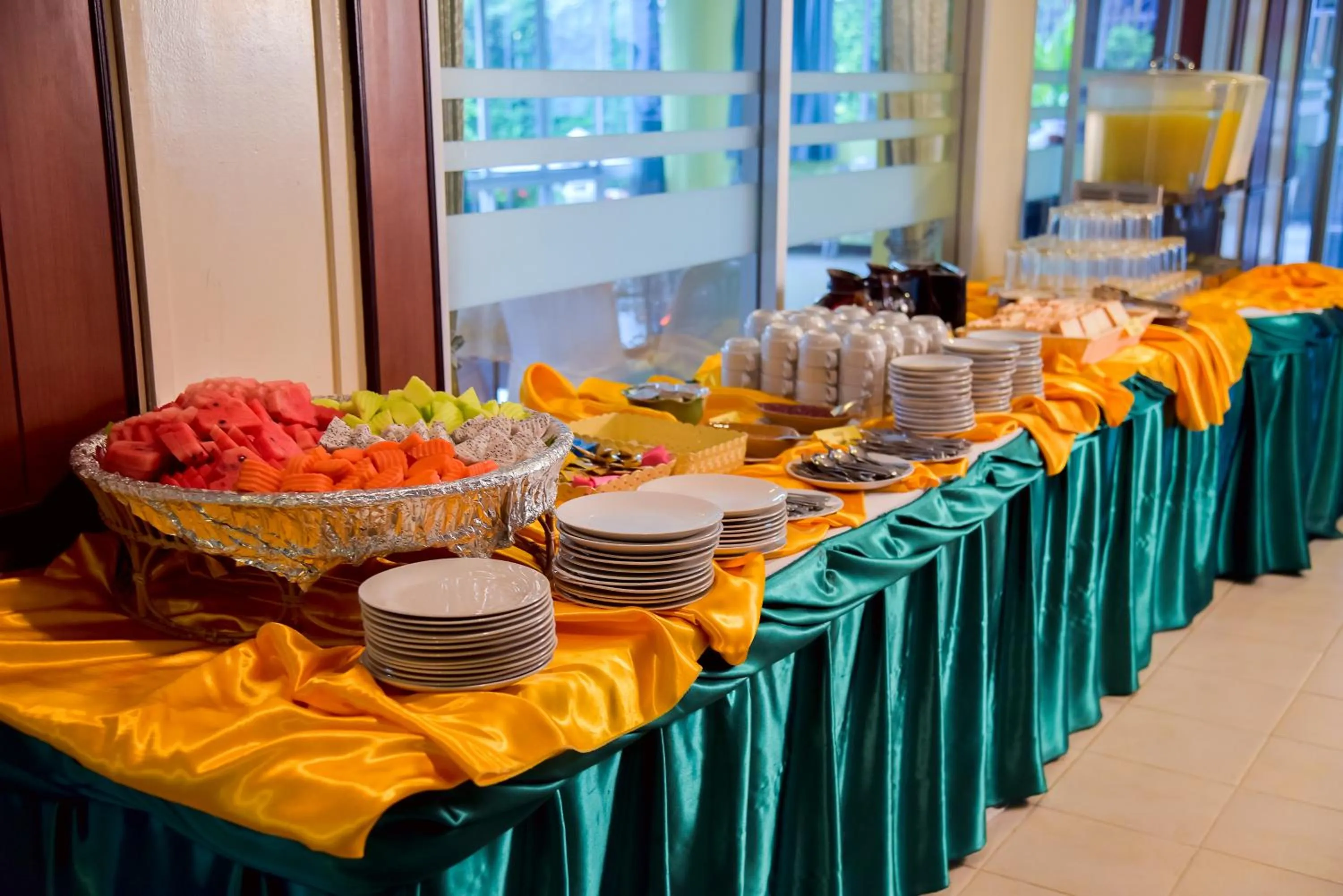 Restaurant/places to eat in Season Palace Huahin Hotel