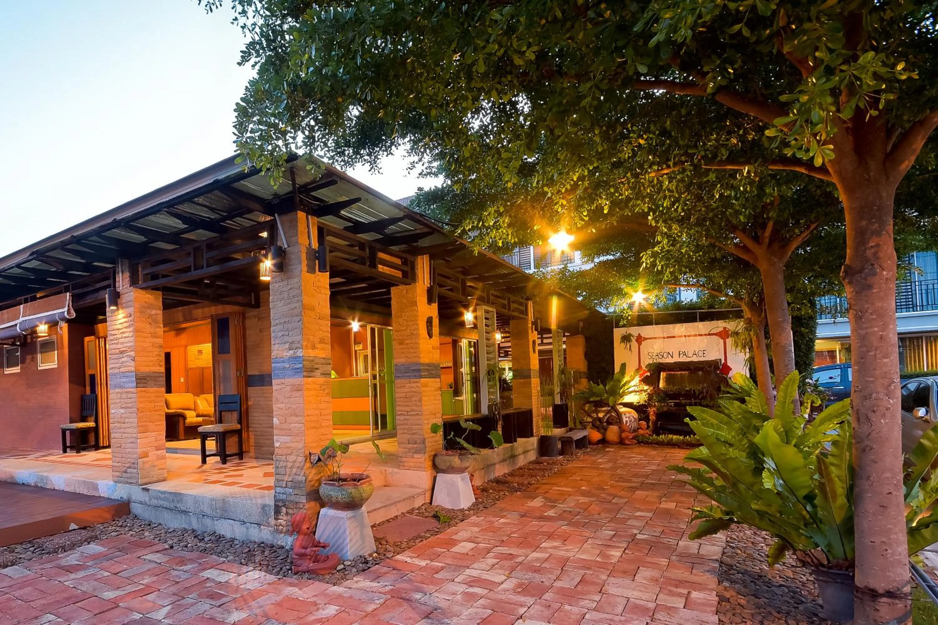 Area and facilities in Season Palace Huahin Hotel